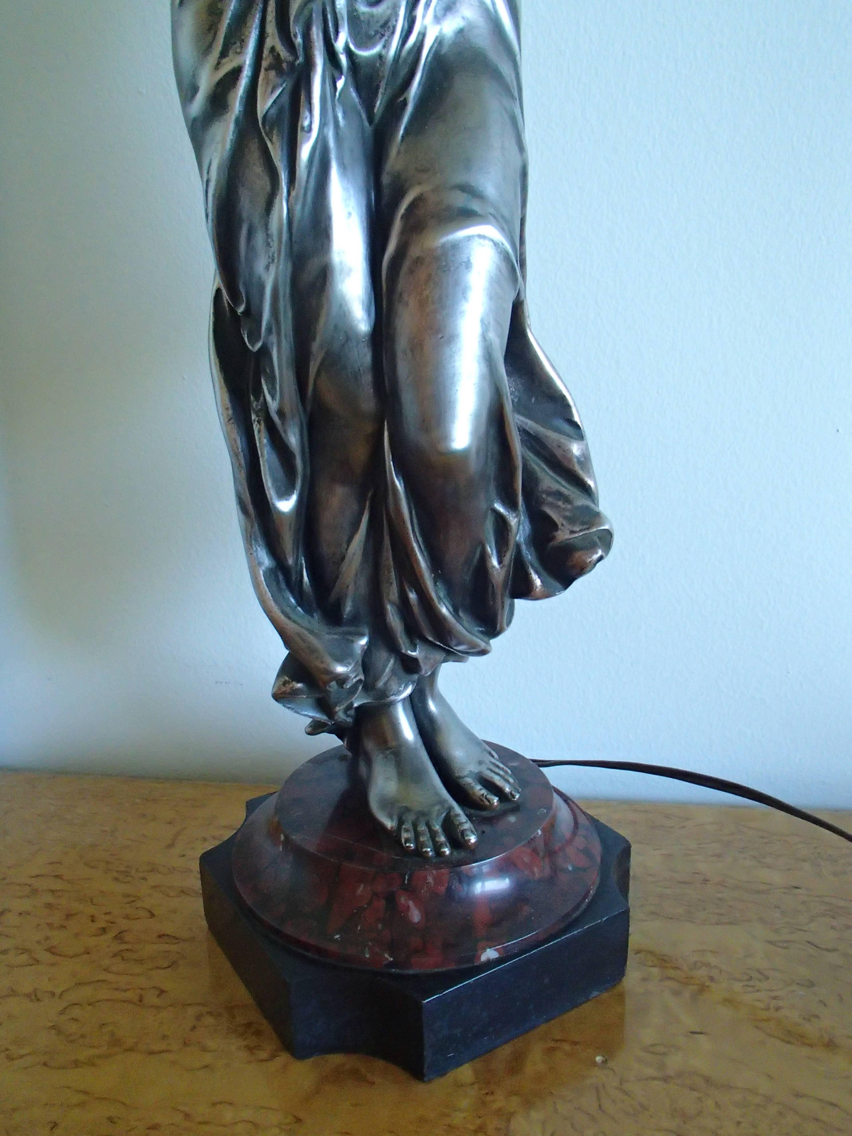 19th Century Table Lamp Bronze Figure Women with Jar on Marble Base For Sale 2