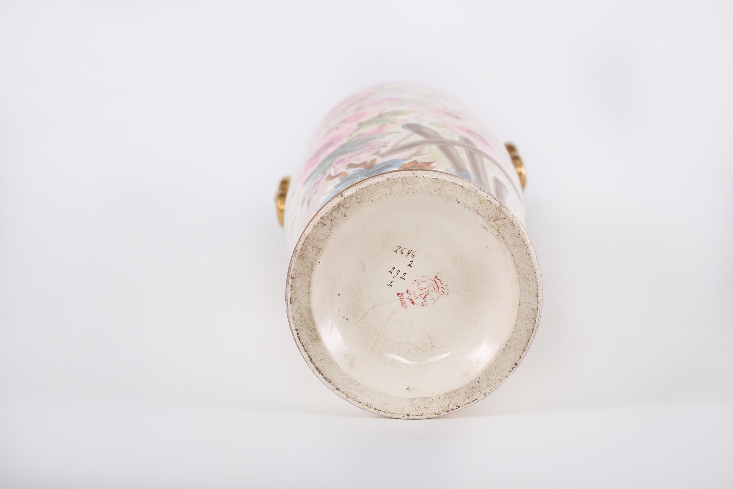 XIXe siècle Grand vase/pièce décoratif en porcelaine dorée du 19ème siècle en vente