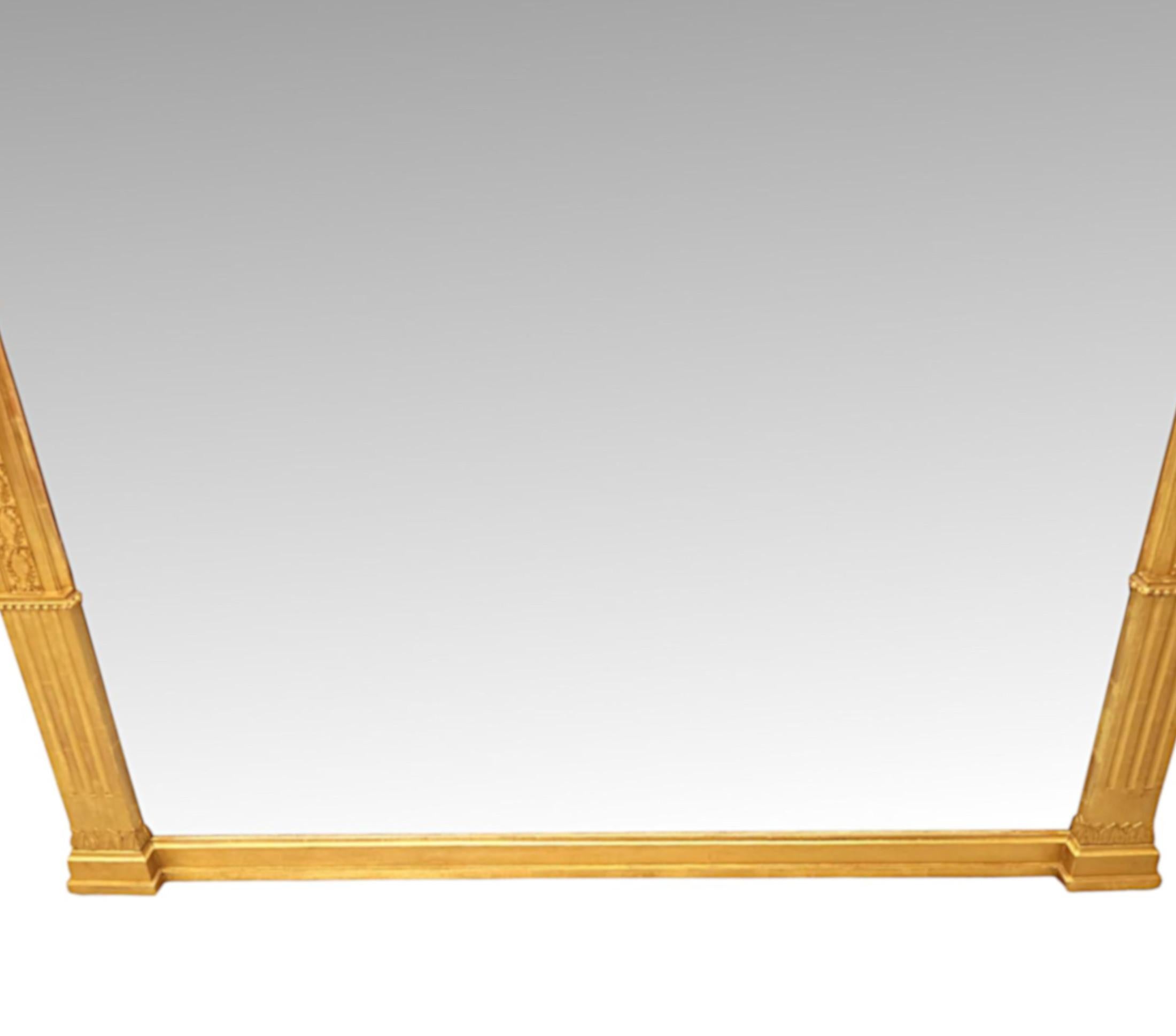 Inglese Specchio da sala alto in legno dorato del XIX secolo nel design Adam Hall in vendita