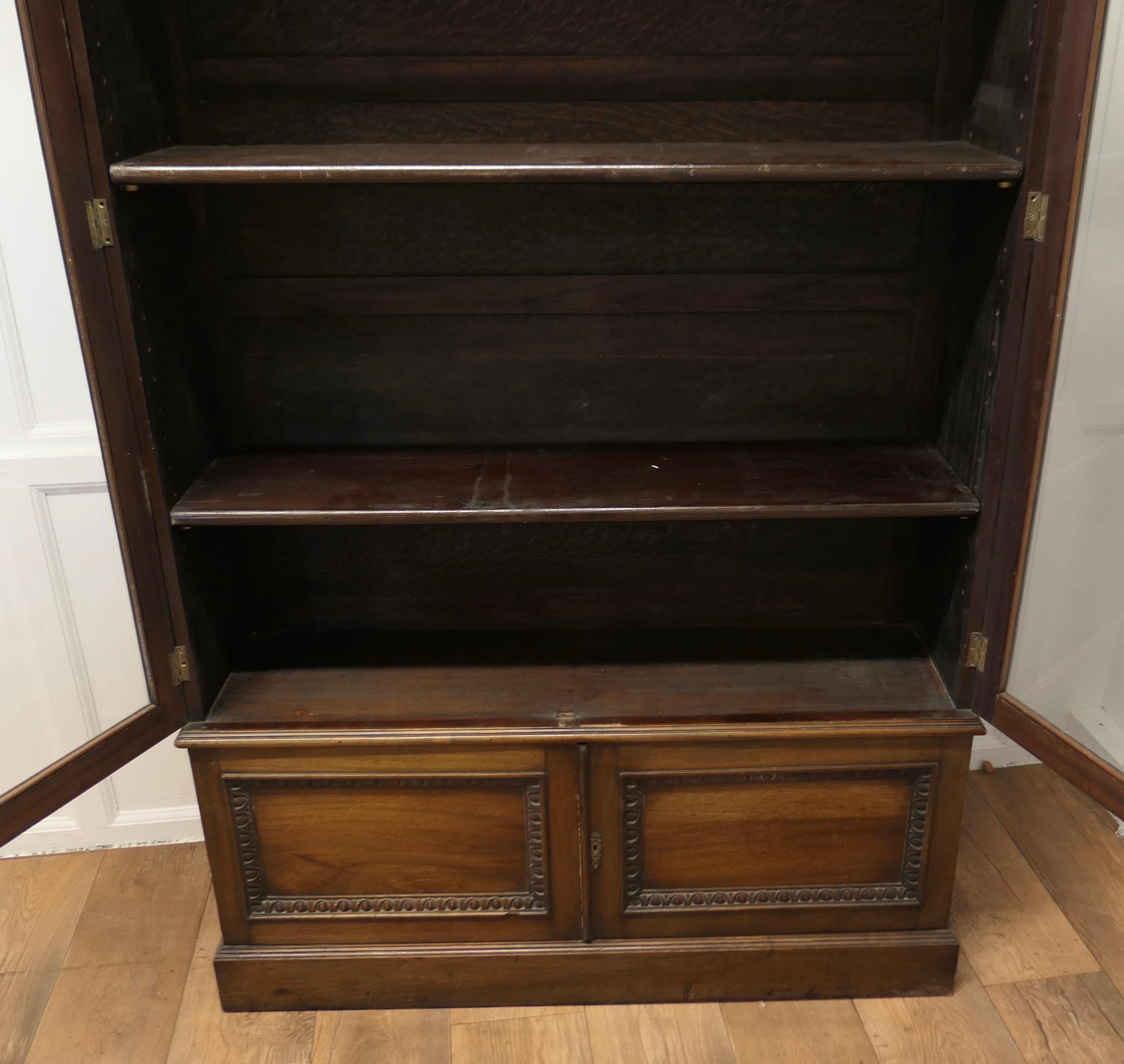 Libreria alta smaltata del XIX secolo, con credenza sottostante in vendita 4