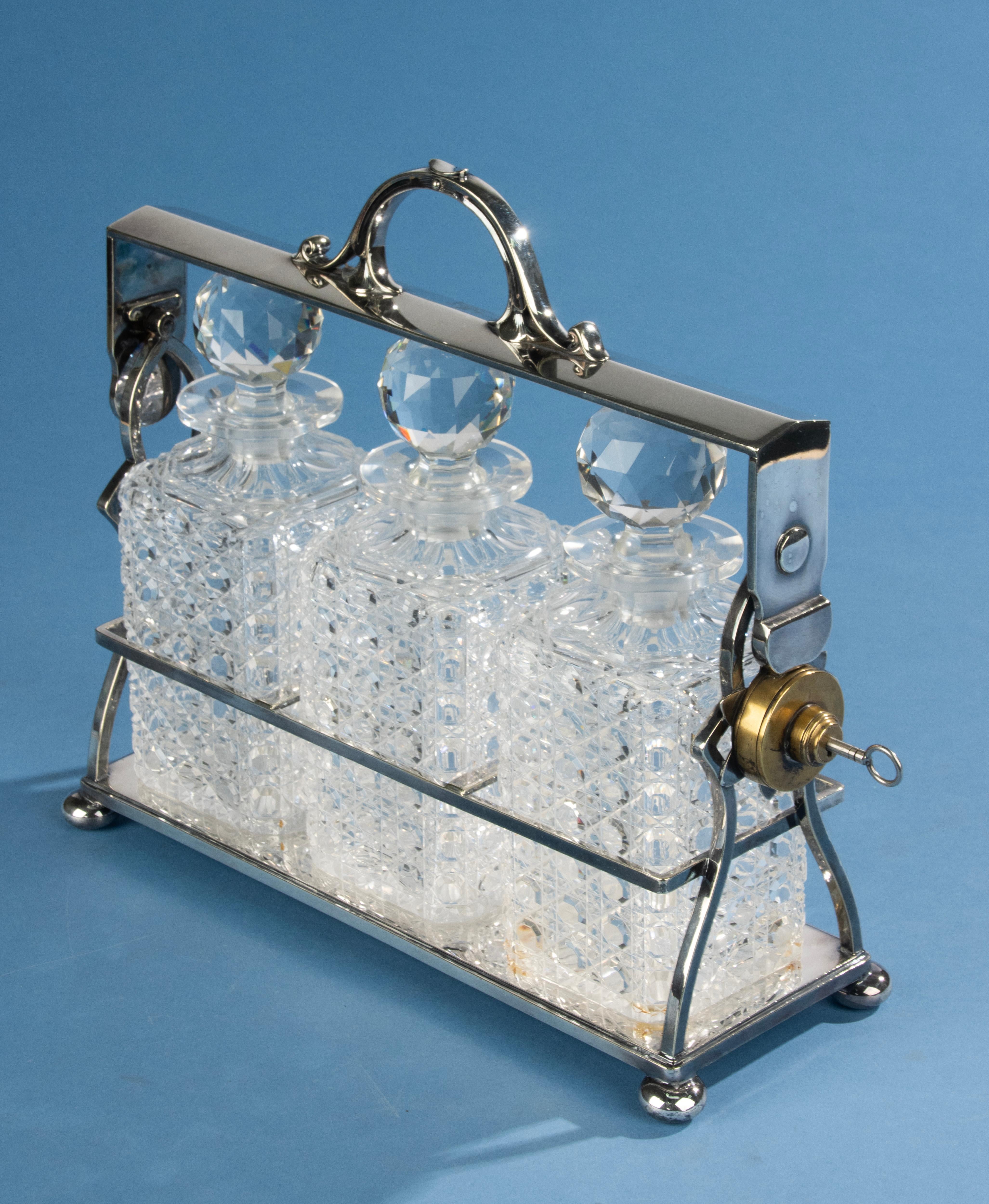 19th Century Tantalus - Victorian - Silver Plate and Carved Crystal im Angebot 3