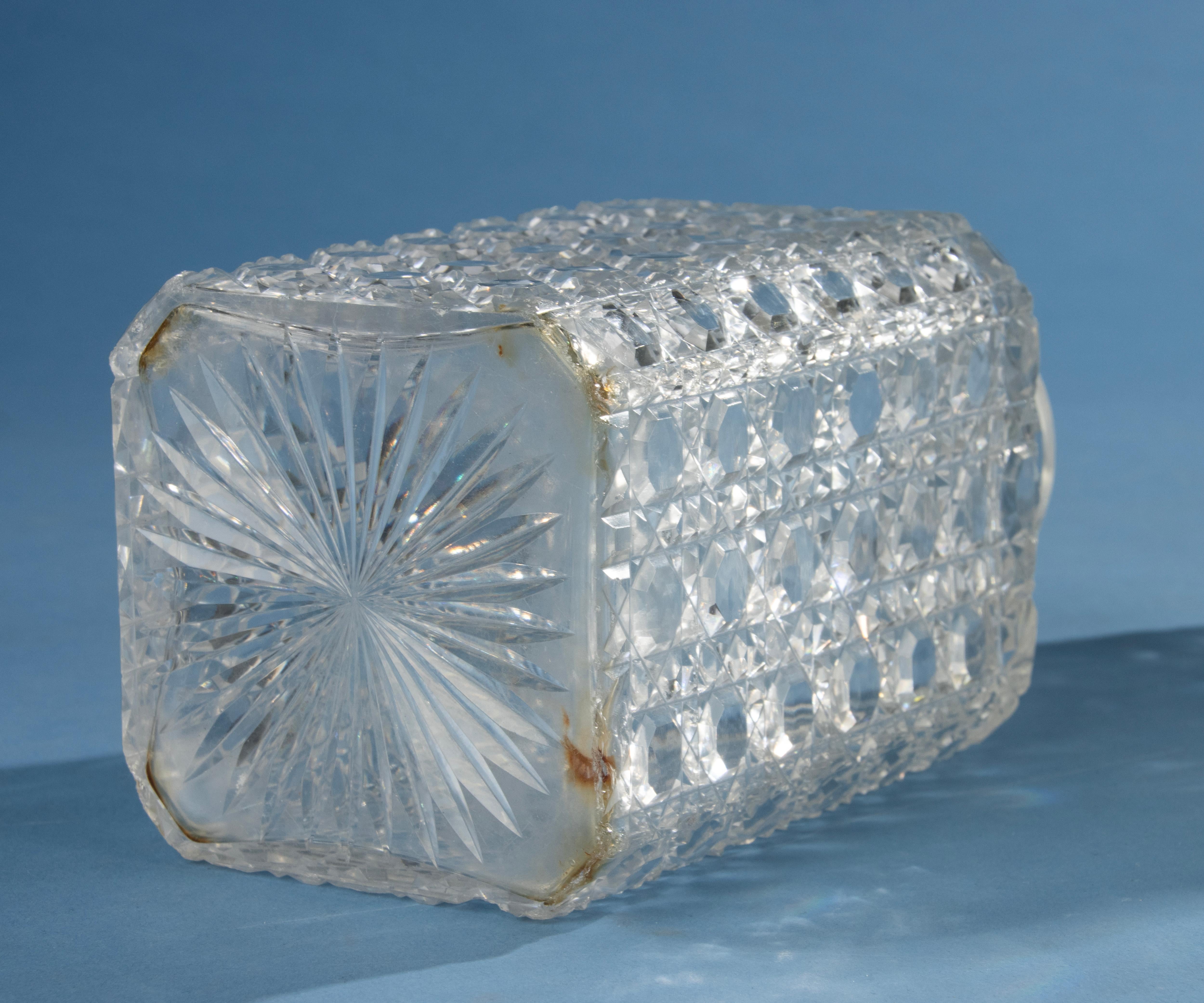 19th Century Tantalus - Victorian - Silver Plate and Carved Crystal im Angebot 8