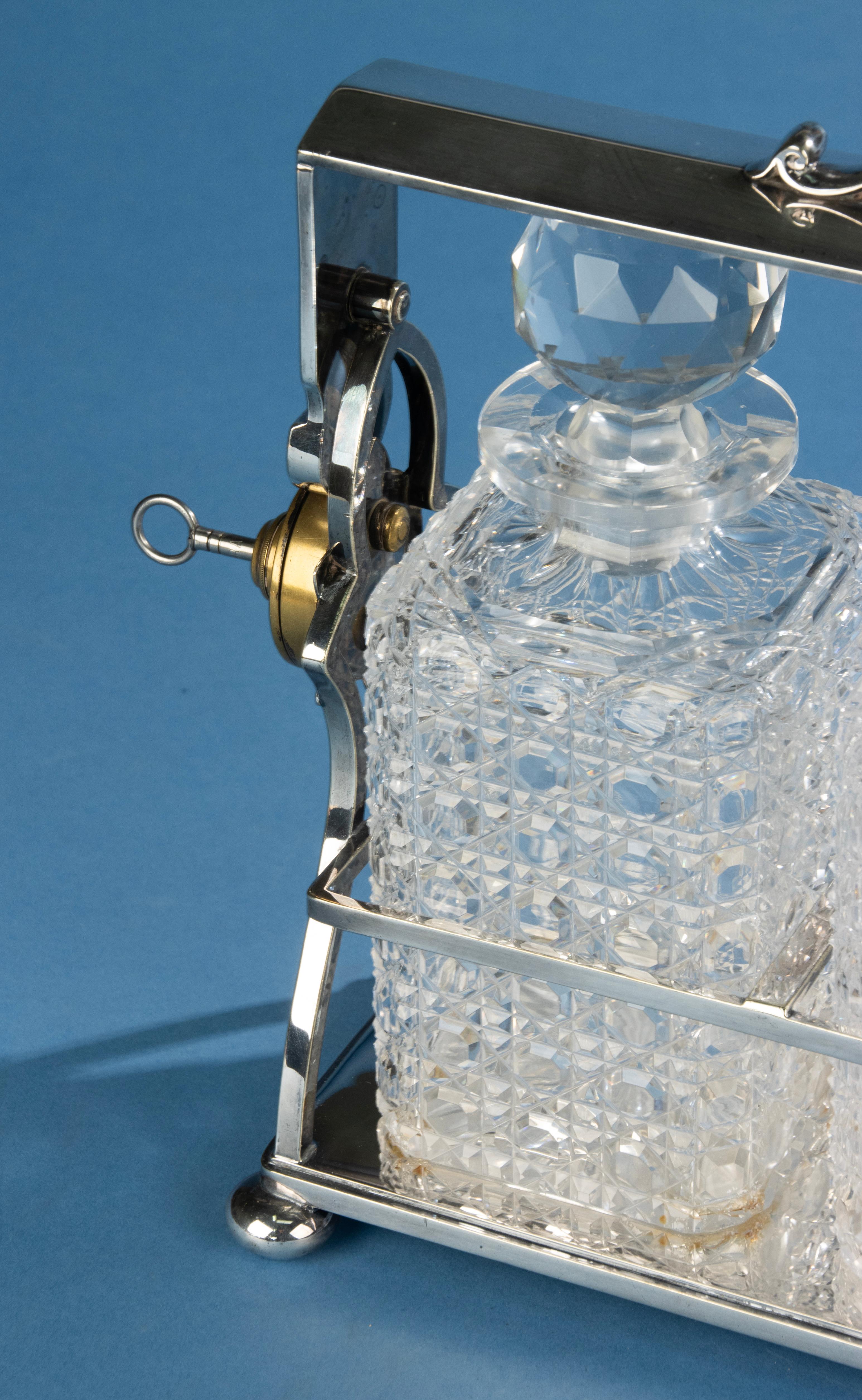 19th Century Tantalus - Victorian - Silver Plate and Carved Crystal im Angebot 11