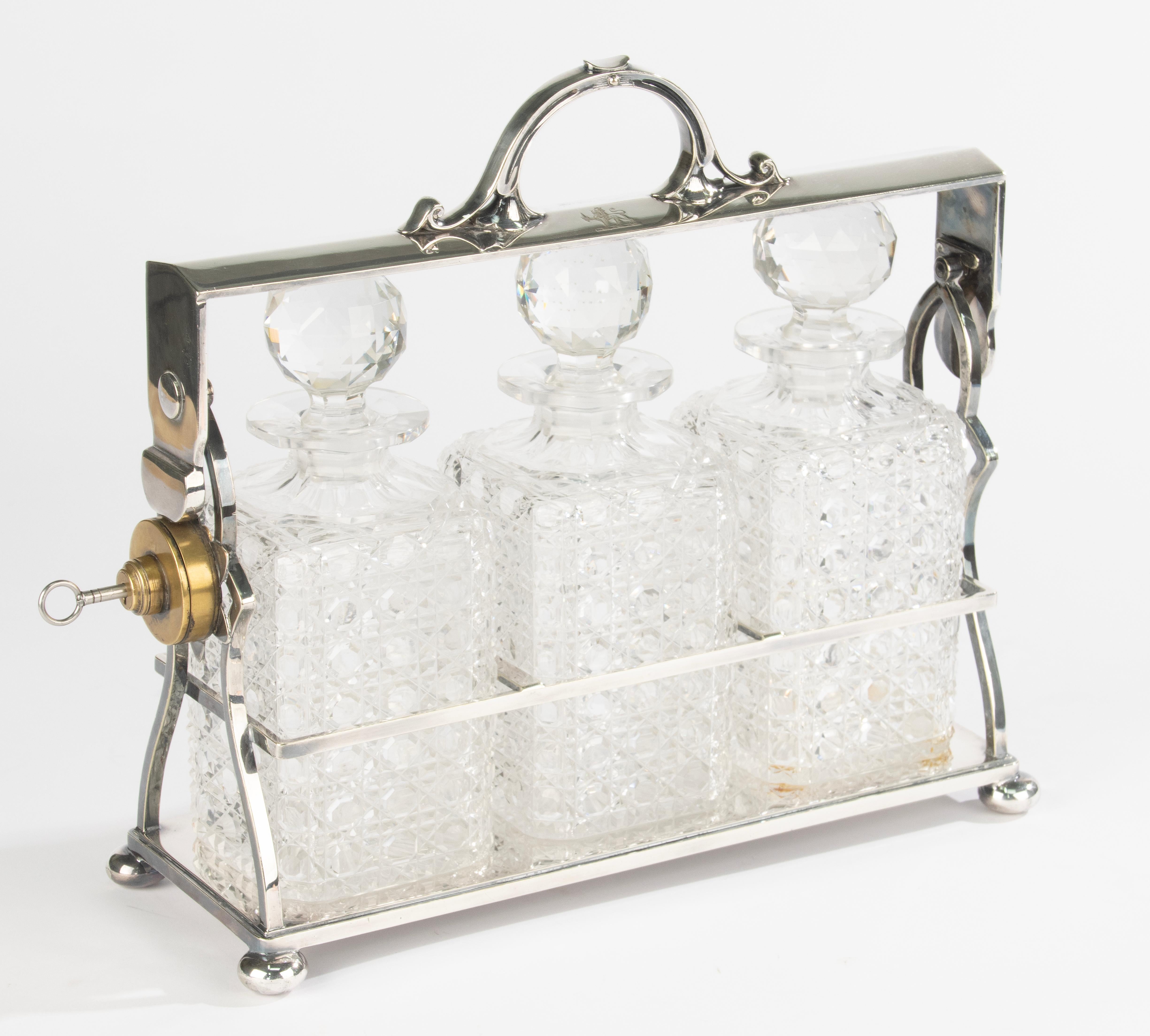 19th Century Tantalus - Victorian - Silver Plate and Carved Crystal im Angebot 12
