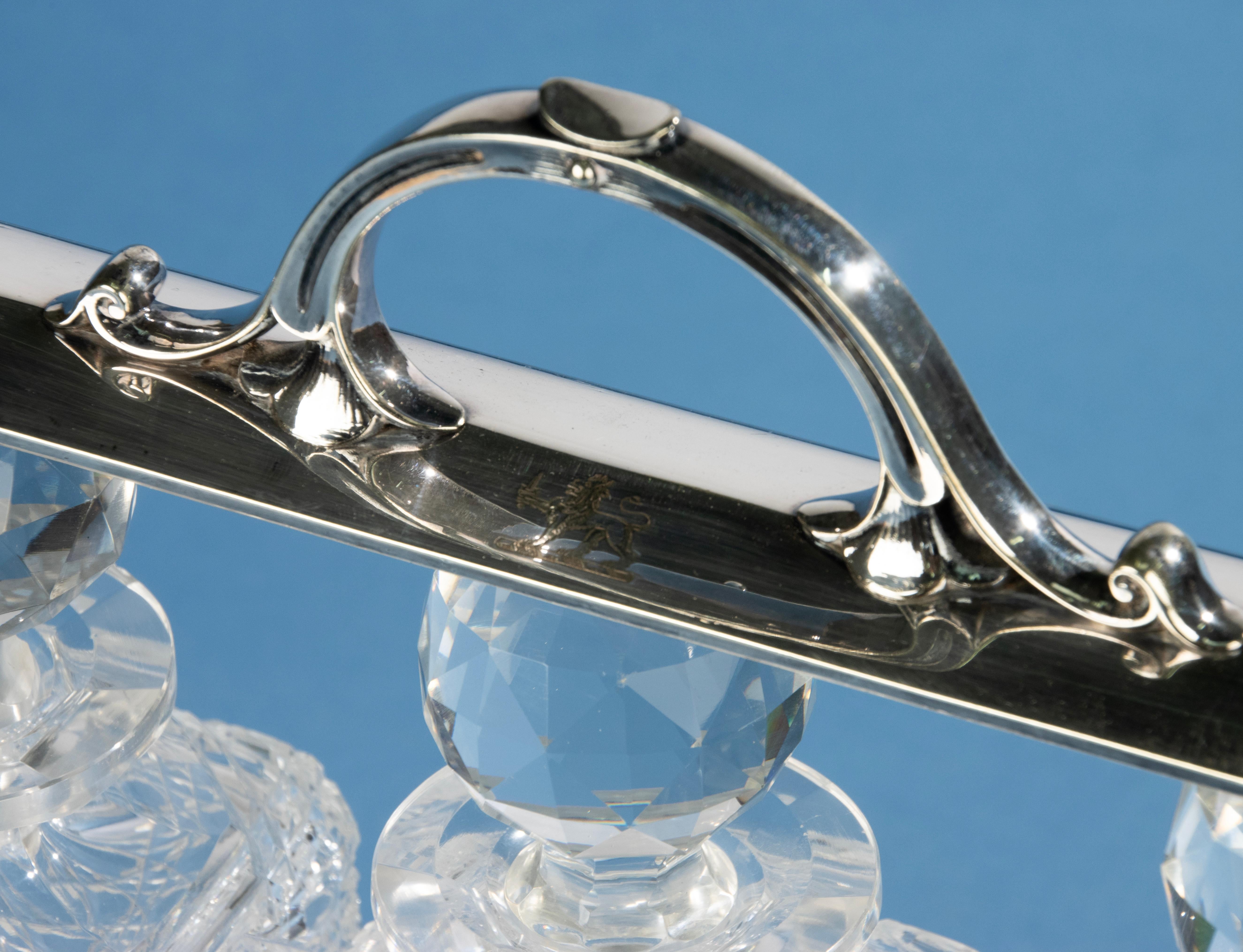 19th Century Tantalus - Victorian - Silver Plate and Carved Crystal (Handgefertigt) im Angebot