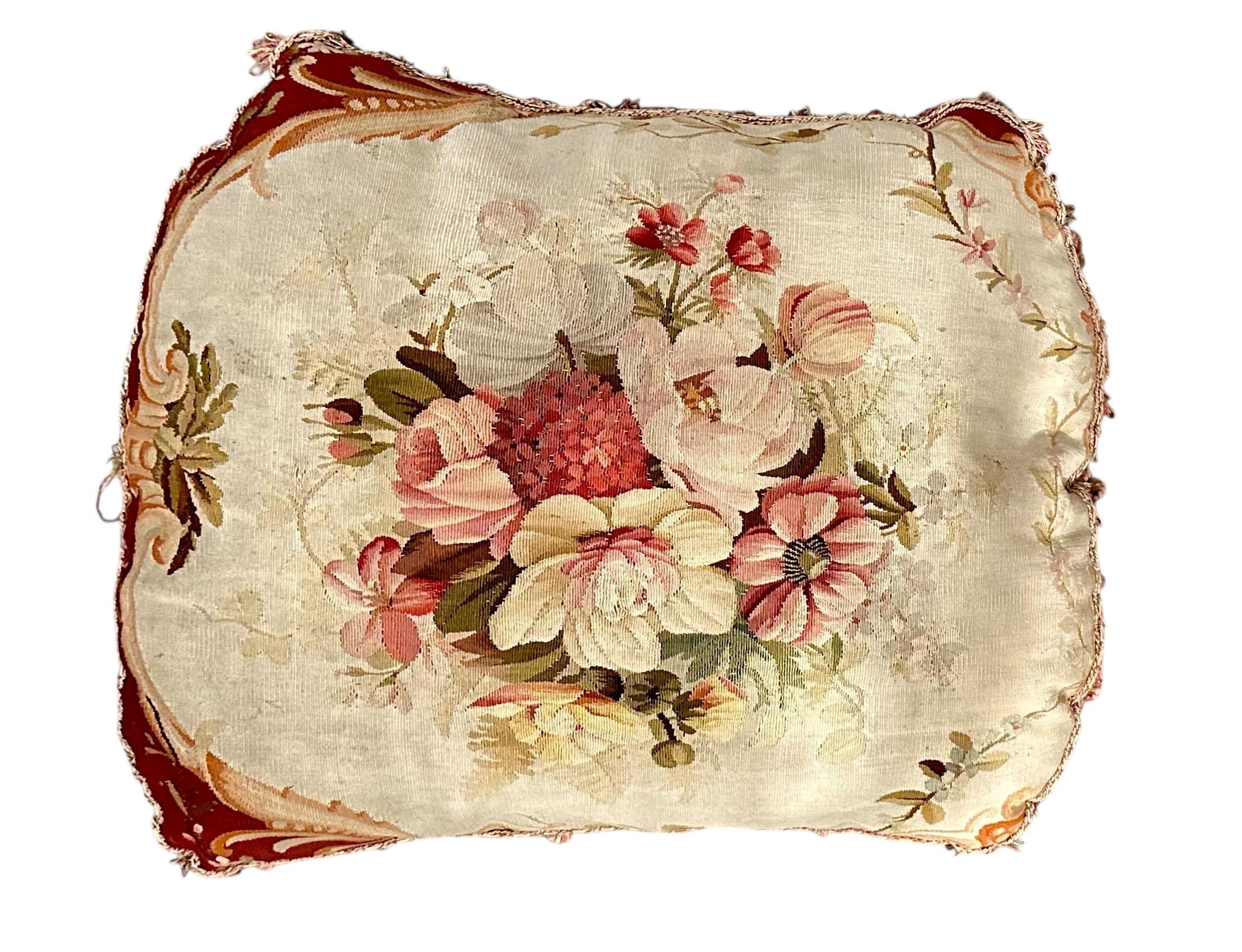 Milieu du XIXe siècle Oreiller en tapisserie du 19e siècle en vente
