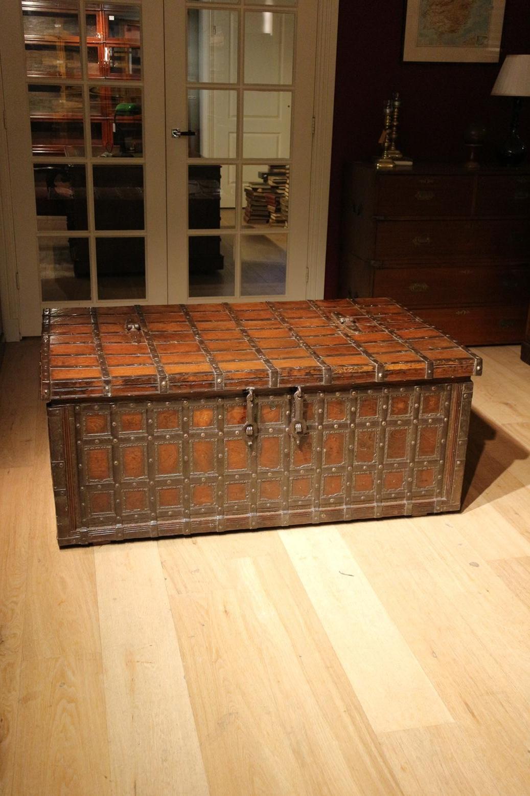 Beautiful antique teak box. Good to use as a coffee table. Entirely in perfect condition.
Origin: Colonial India
Period: 19th century
Size: 132 x 82 x H. 55cm.