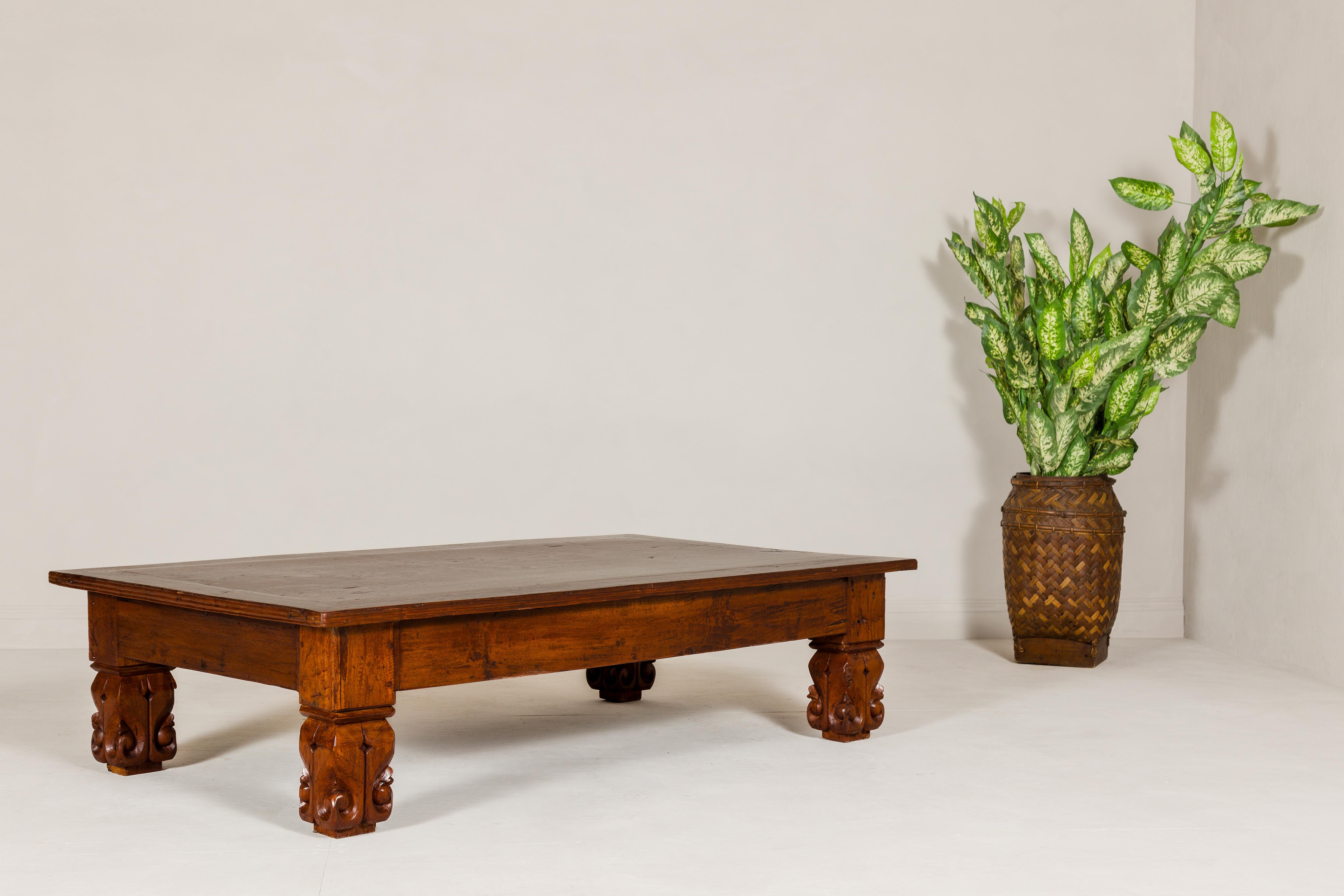 19th Century Teak Brown Wood Low Coffee Table with Scroll Carved Legs For Sale 6