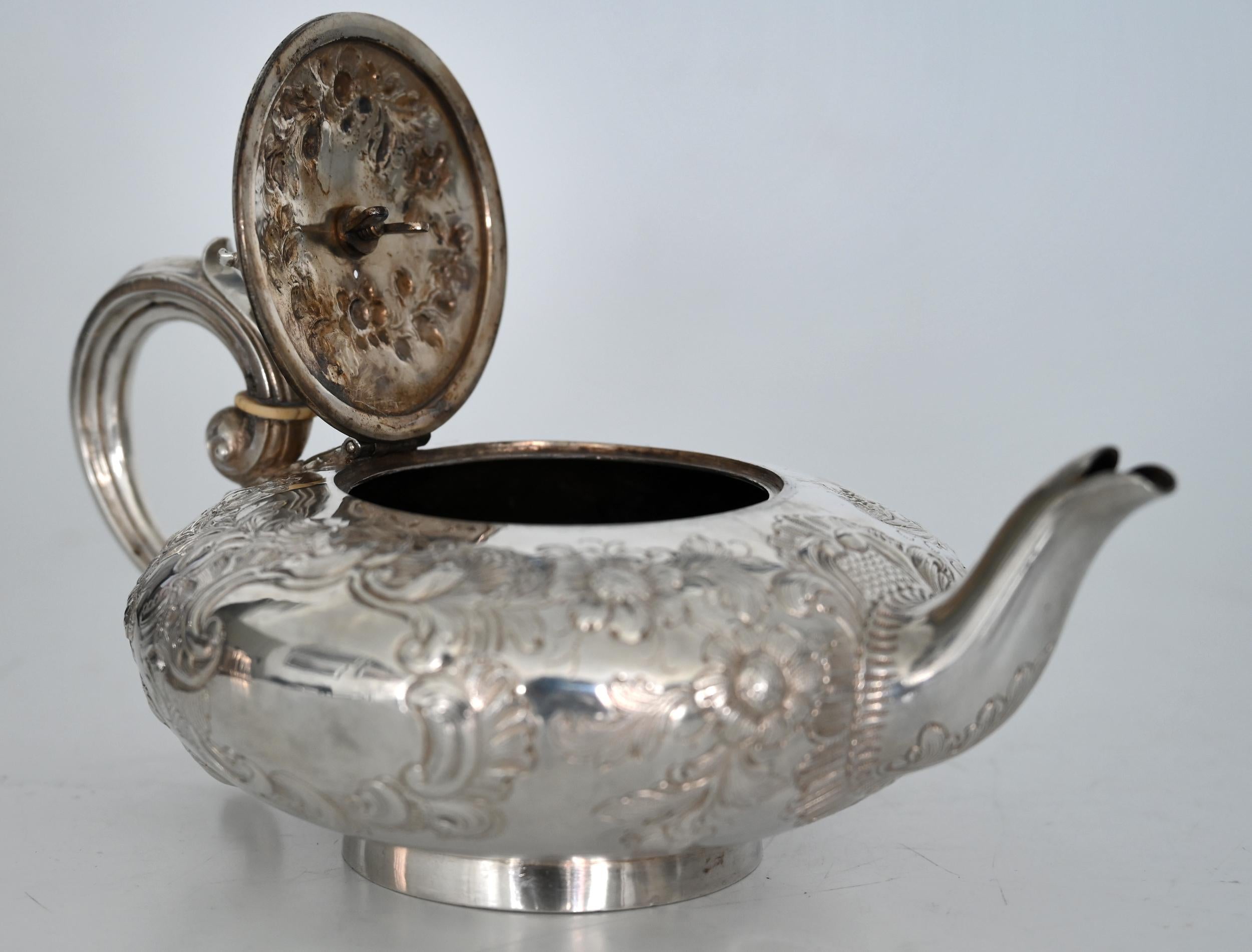 19th Century Teapot with Oriental Silver Massive Mm Weisshaupt Munich, 1833 4