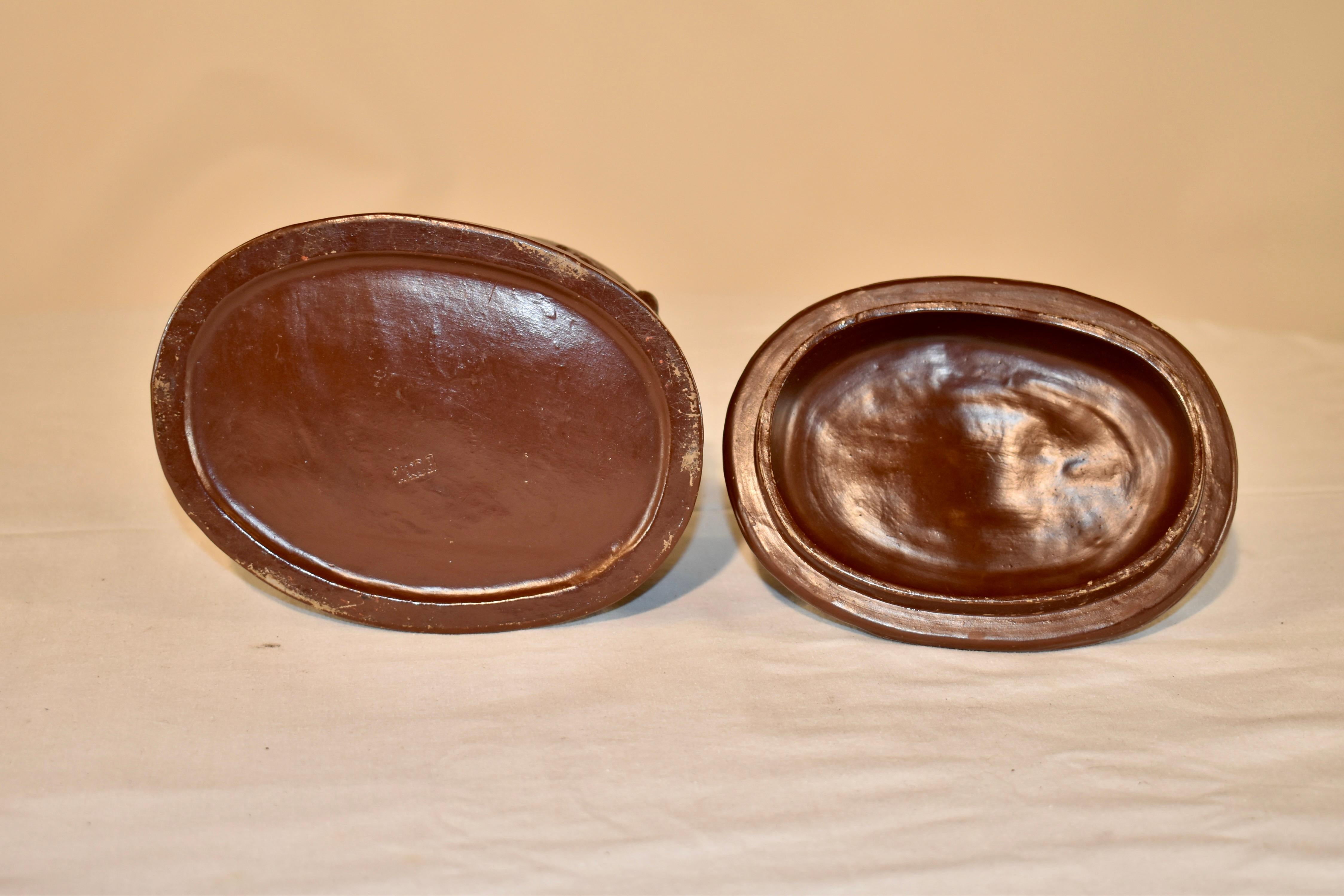 Terracotta Scatola in terracotta del XIX secolo con cani in vendita