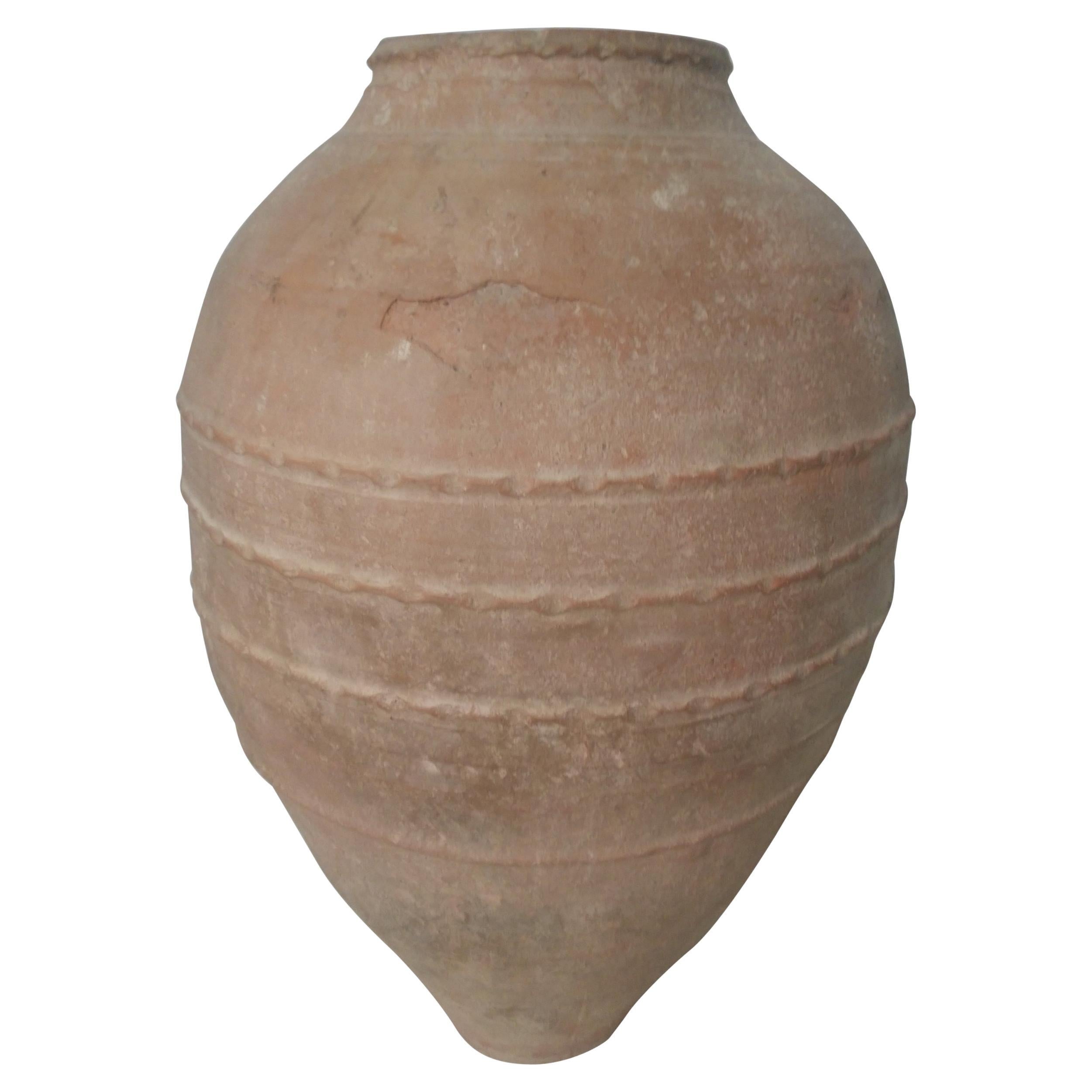Primitivo Urna in terracotta del XIX secolo per la conservazione degli ulivi, Mid Eastern European in vendita