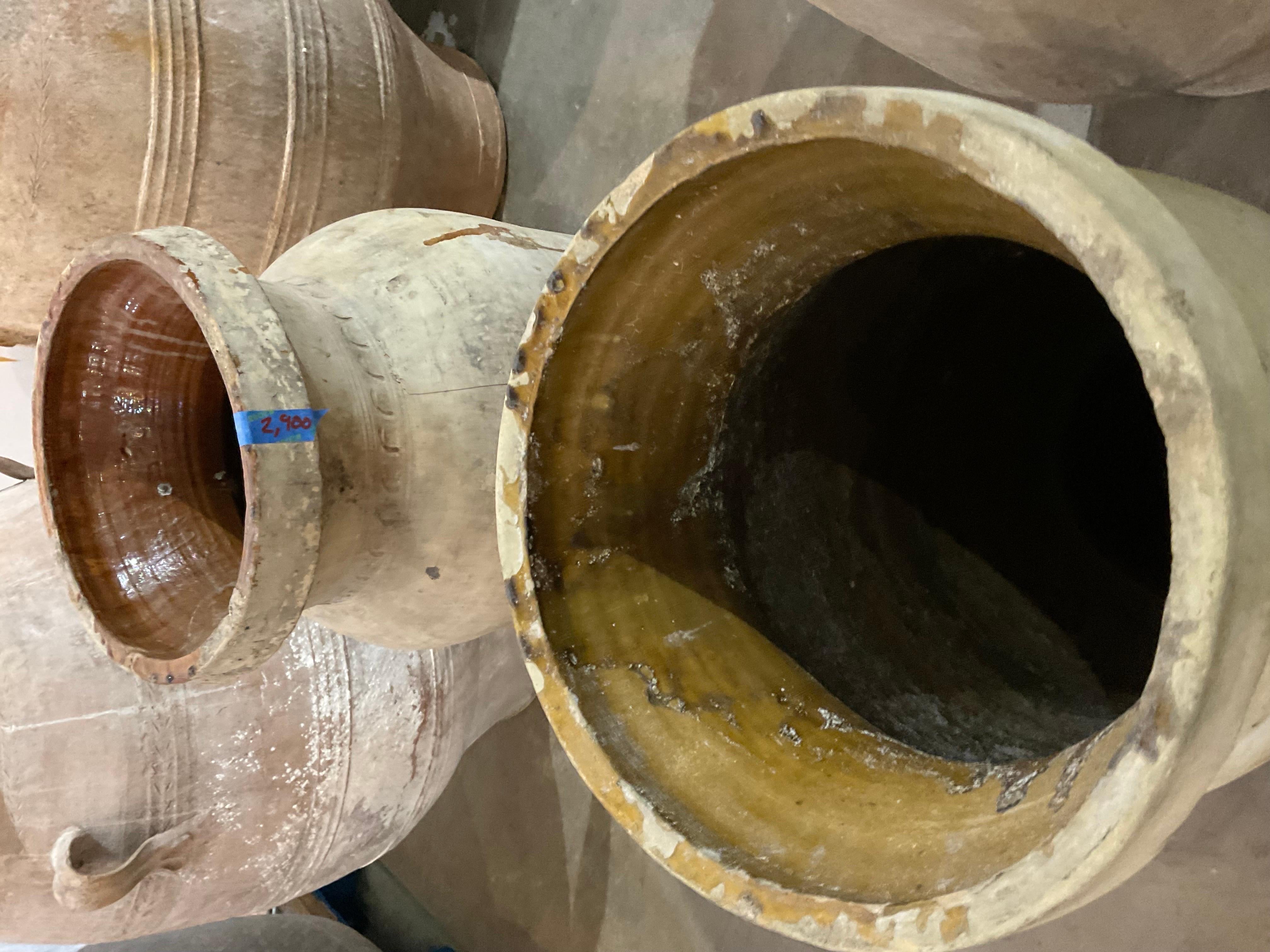 Vase espagnol en terre cuite du 19ème siècle État moyen - En vente à Dallas, TX