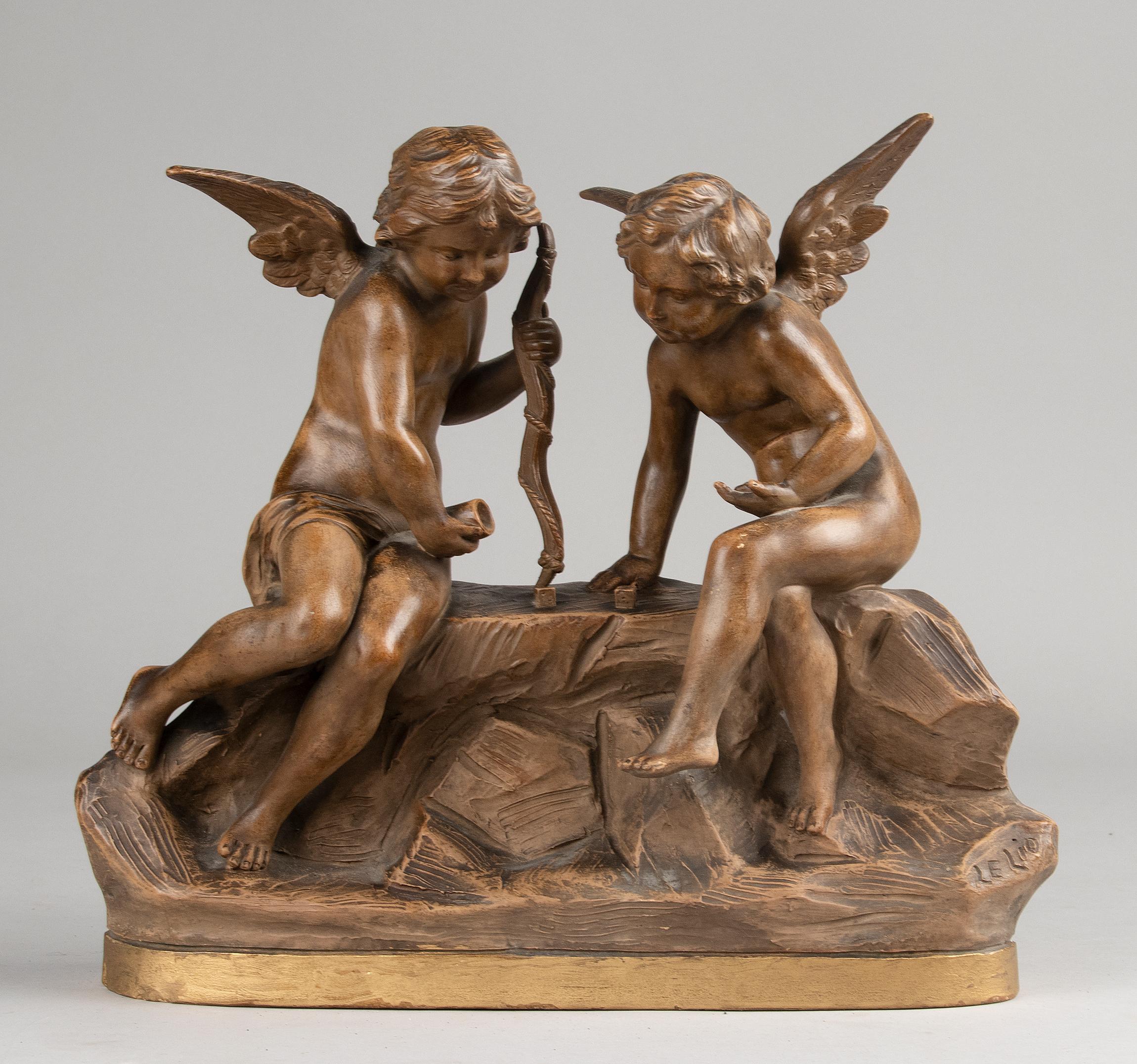 Beautiful antique statue, depicting two angels sitting on a rock, playing with dice. The statue is beautifully detailed and it is a lovely representation. This statue is made of terracotta with a bronze-brown patina.
Point of attention: there is a