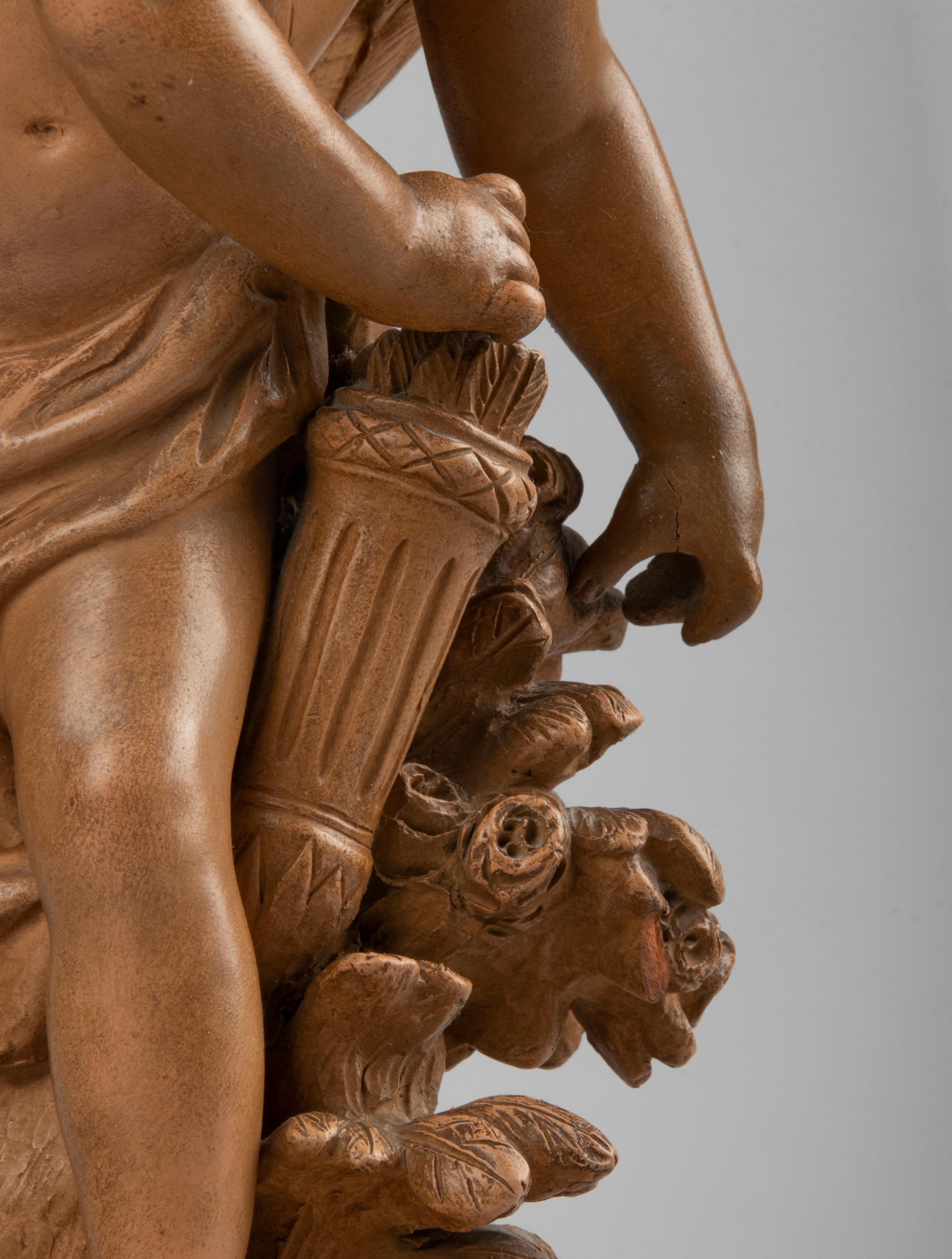 Terrakotta-Statue „Cupido auf einem Pfeil“ von Etienne Falconet aus dem 19. Jahrhundert im Angebot 3