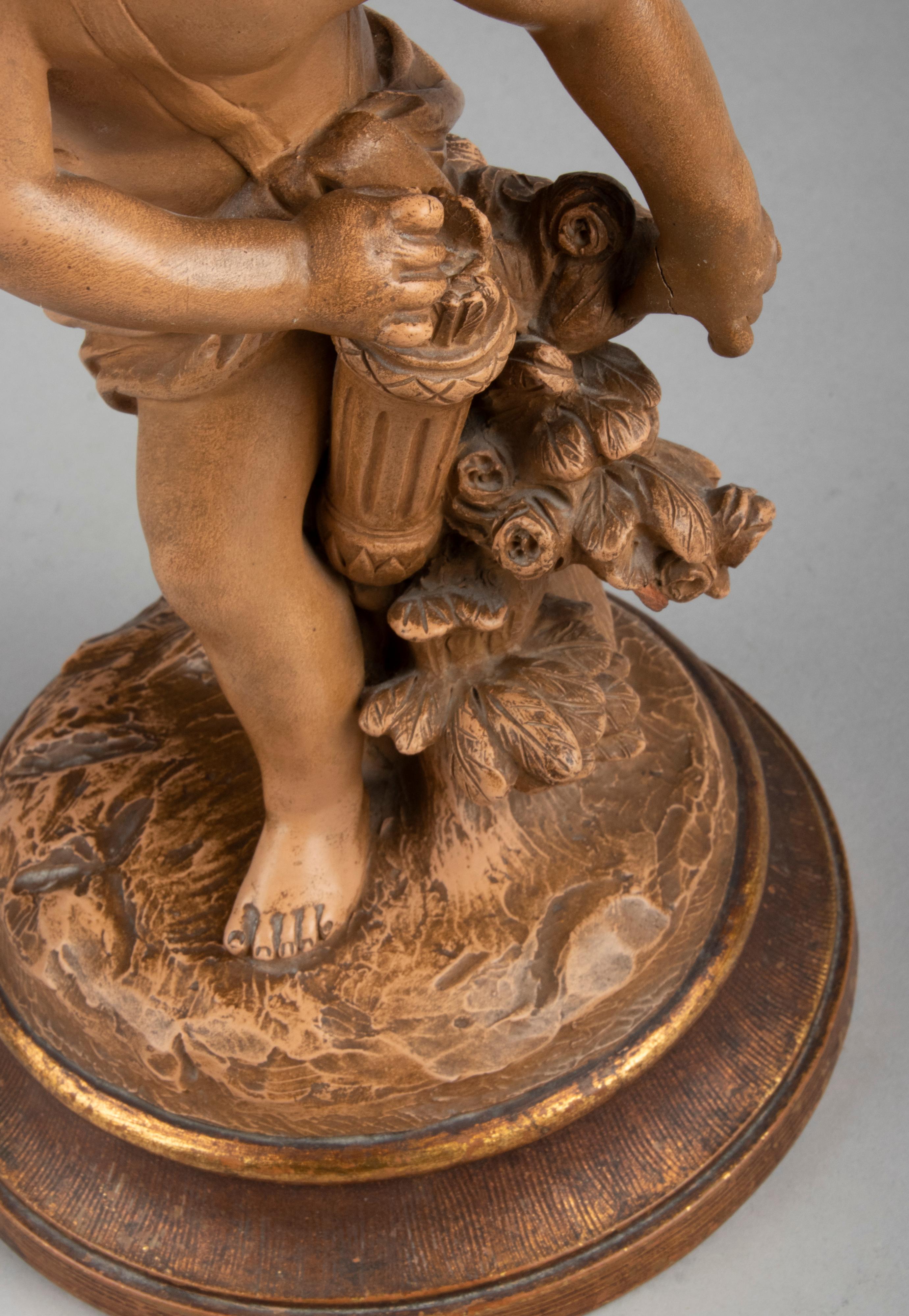 Terrakotta-Statue „Cupido auf einem Pfeil“ von Etienne Falconet aus dem 19. Jahrhundert im Angebot 9