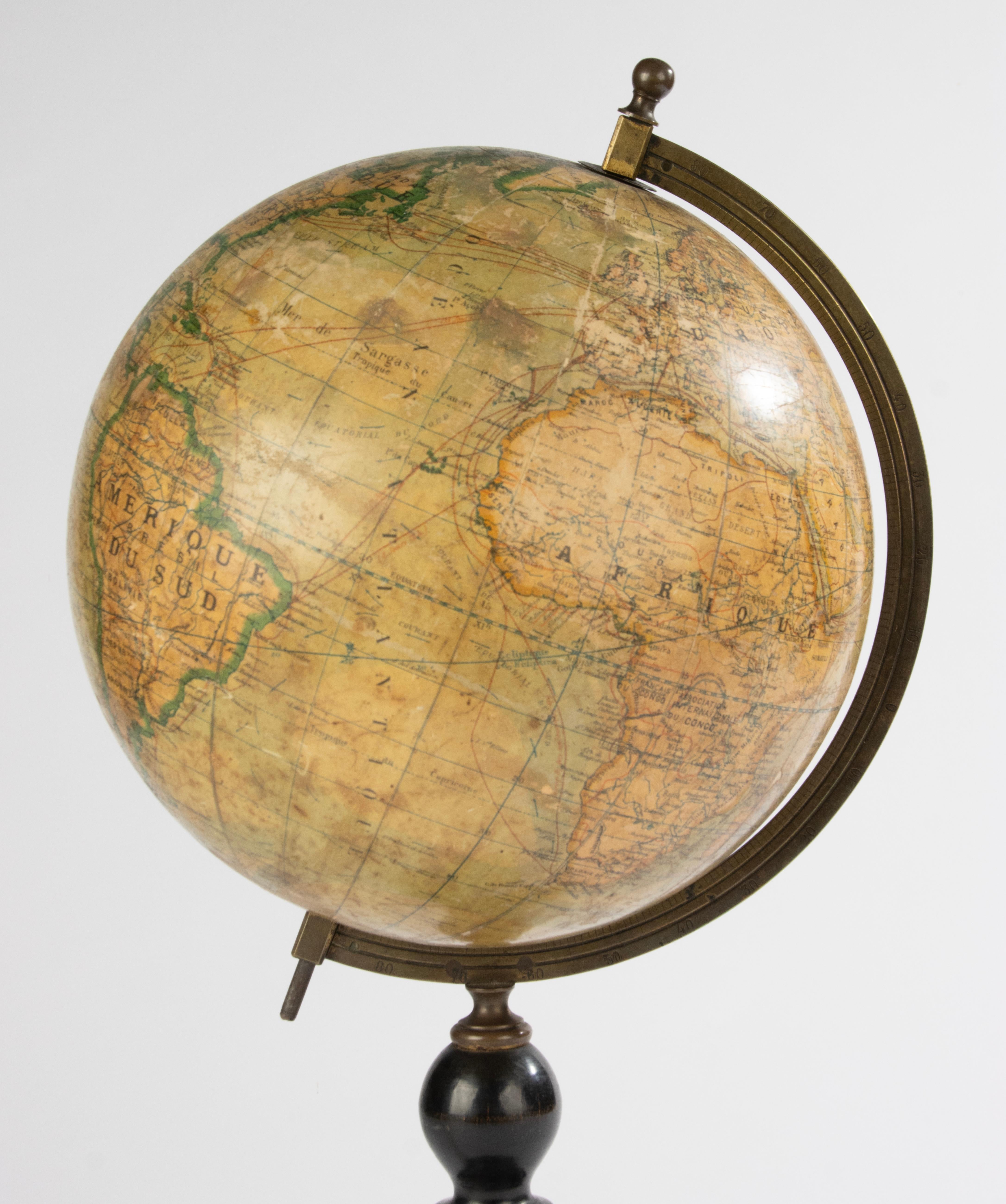 Terrestrial Globe des 19. Jahrhunderts – von Ikelmer Paris (Französisch) im Angebot