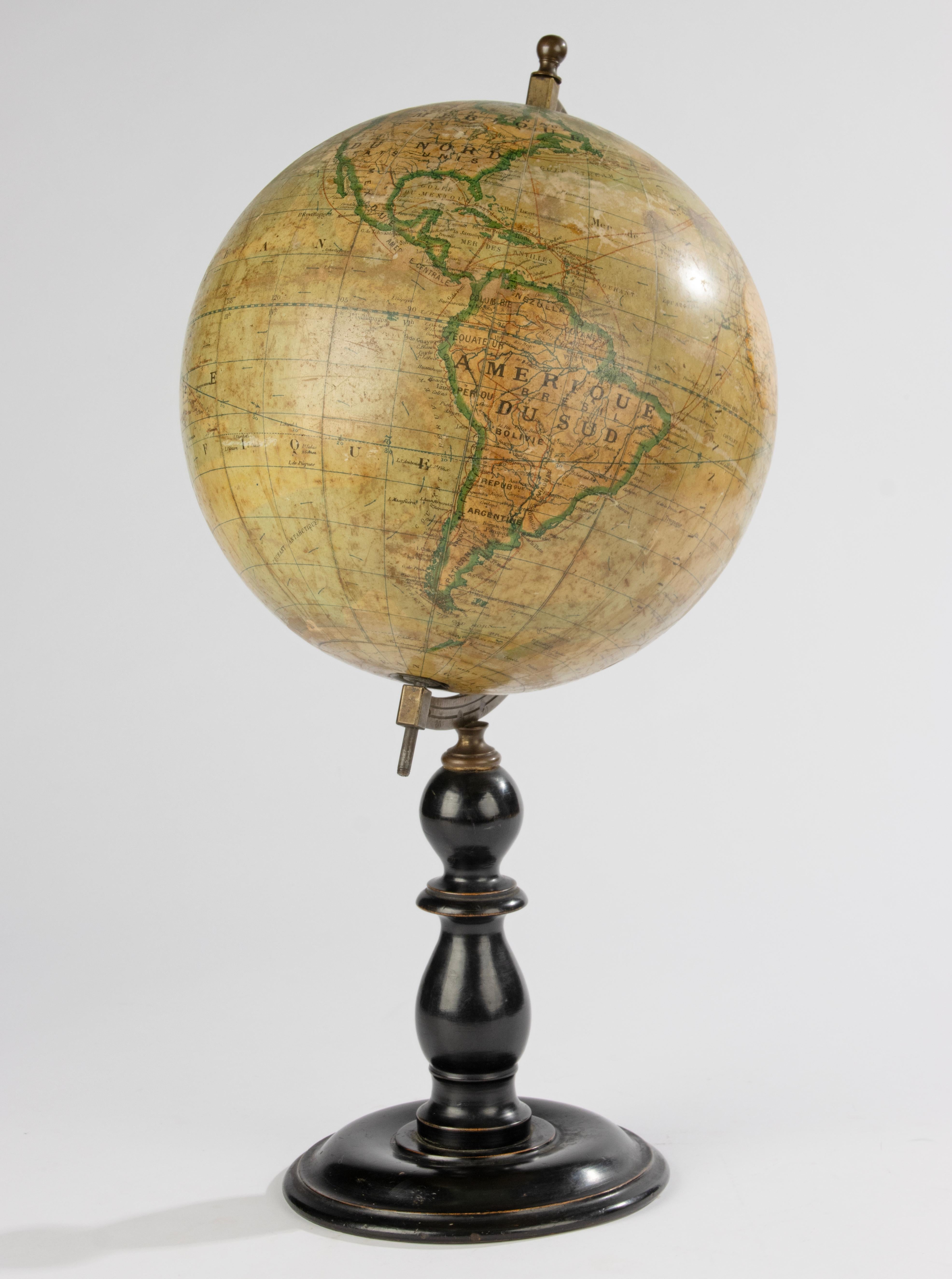 Terrestrial Globe des 19. Jahrhunderts – von Ikelmer Paris (Holz) im Angebot