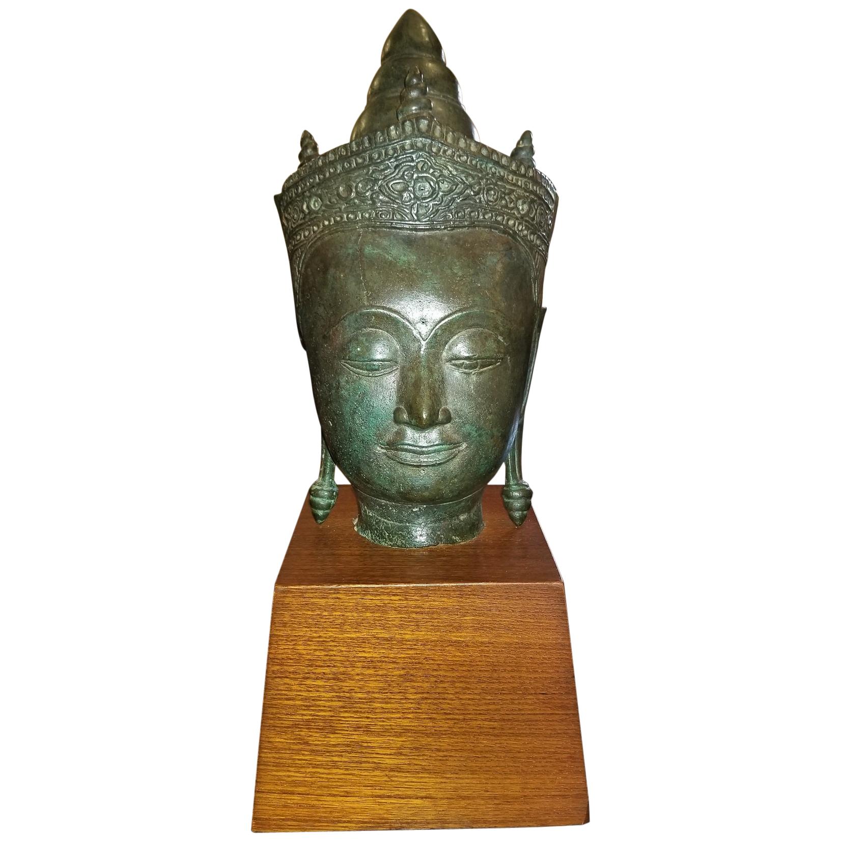 Tête de Bouddha en bronze thaïlandaise du 19e siècle sur Stand