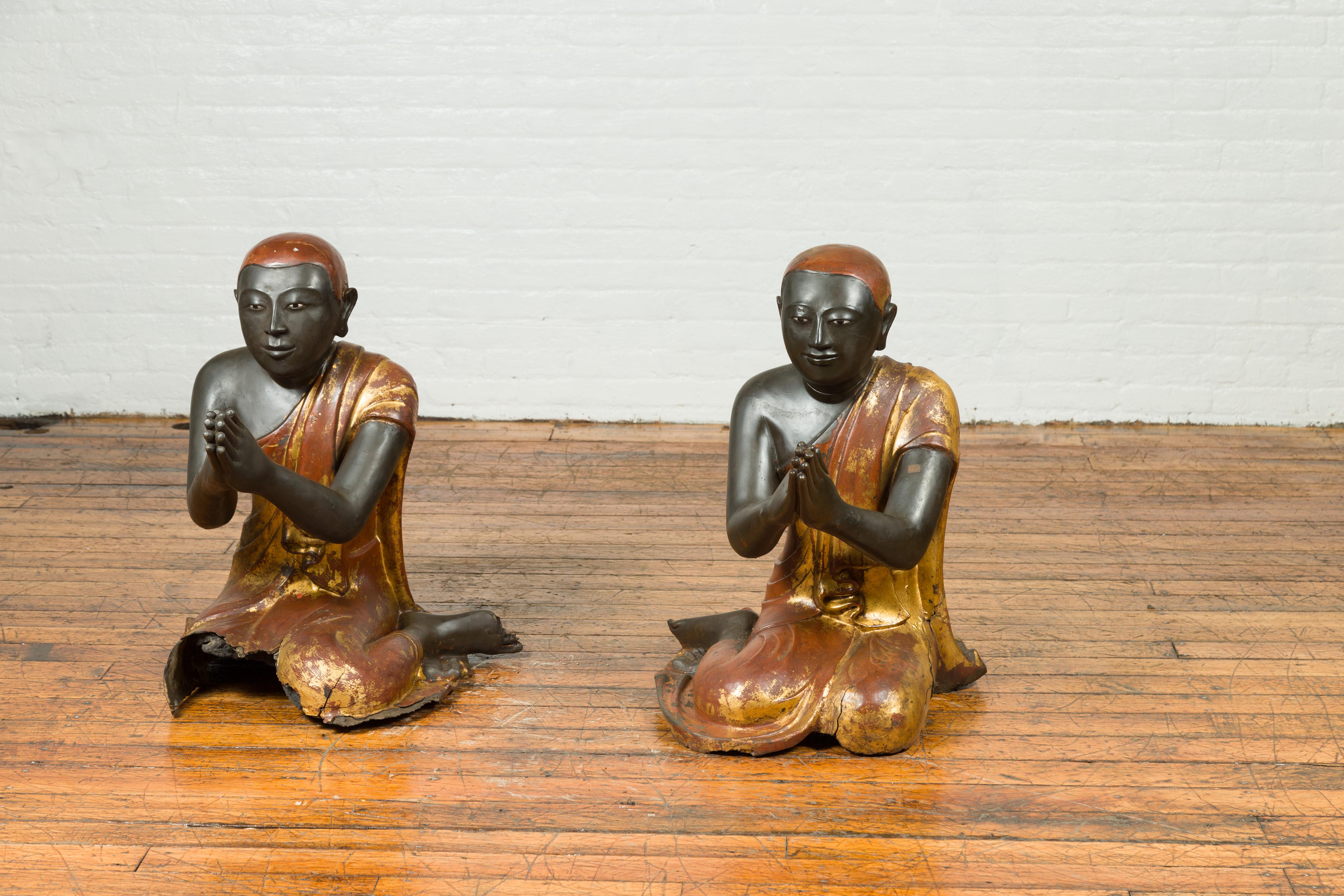 Thai Temple Ceremonial Black Lacquered and Gilt Kneeling Monk Sculpture In Good Condition For Sale In Yonkers, NY