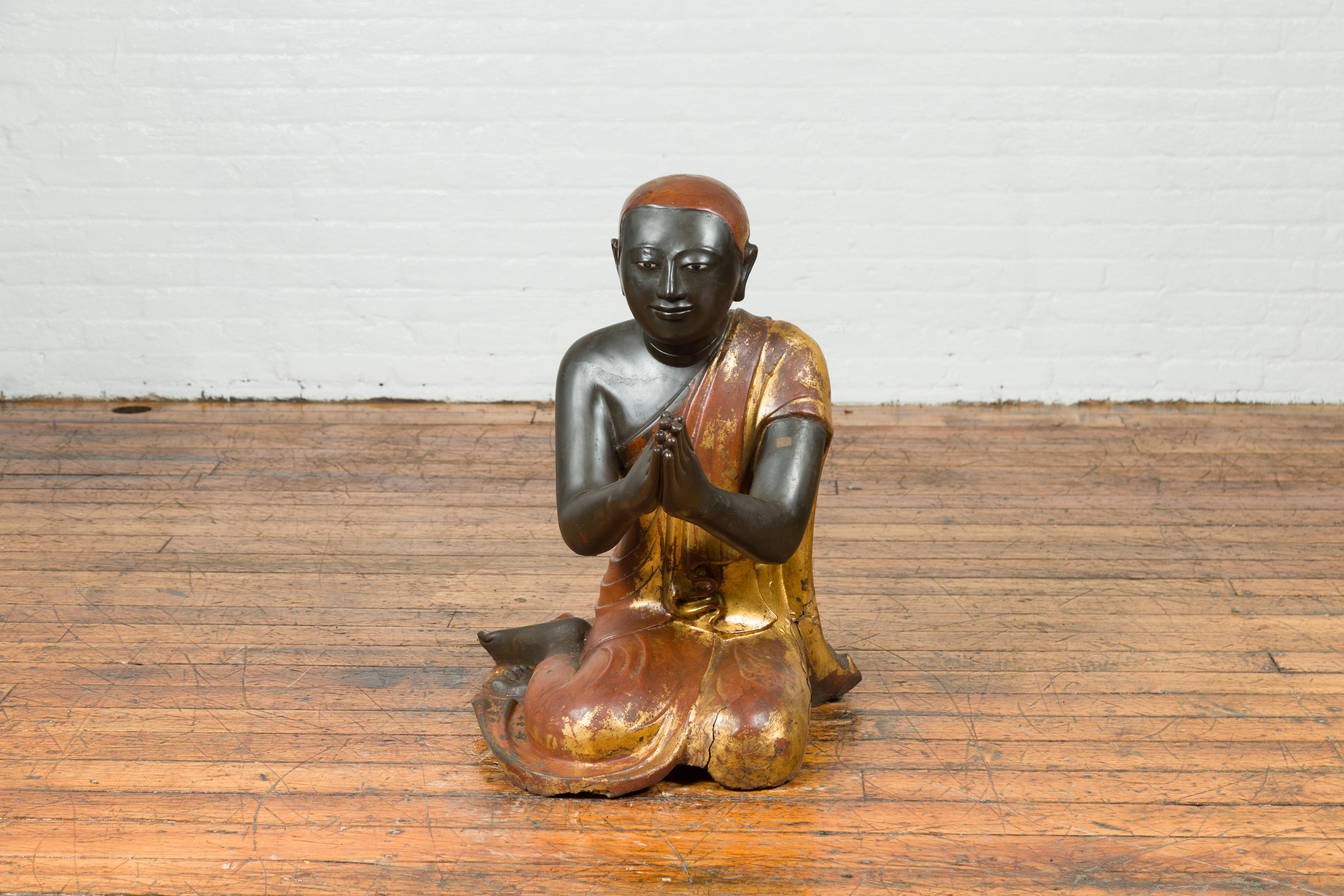 Early 20th Century Thai Temple Ceremonial Black Lacquered and Gilt Kneeling Monk Sculpture For Sale