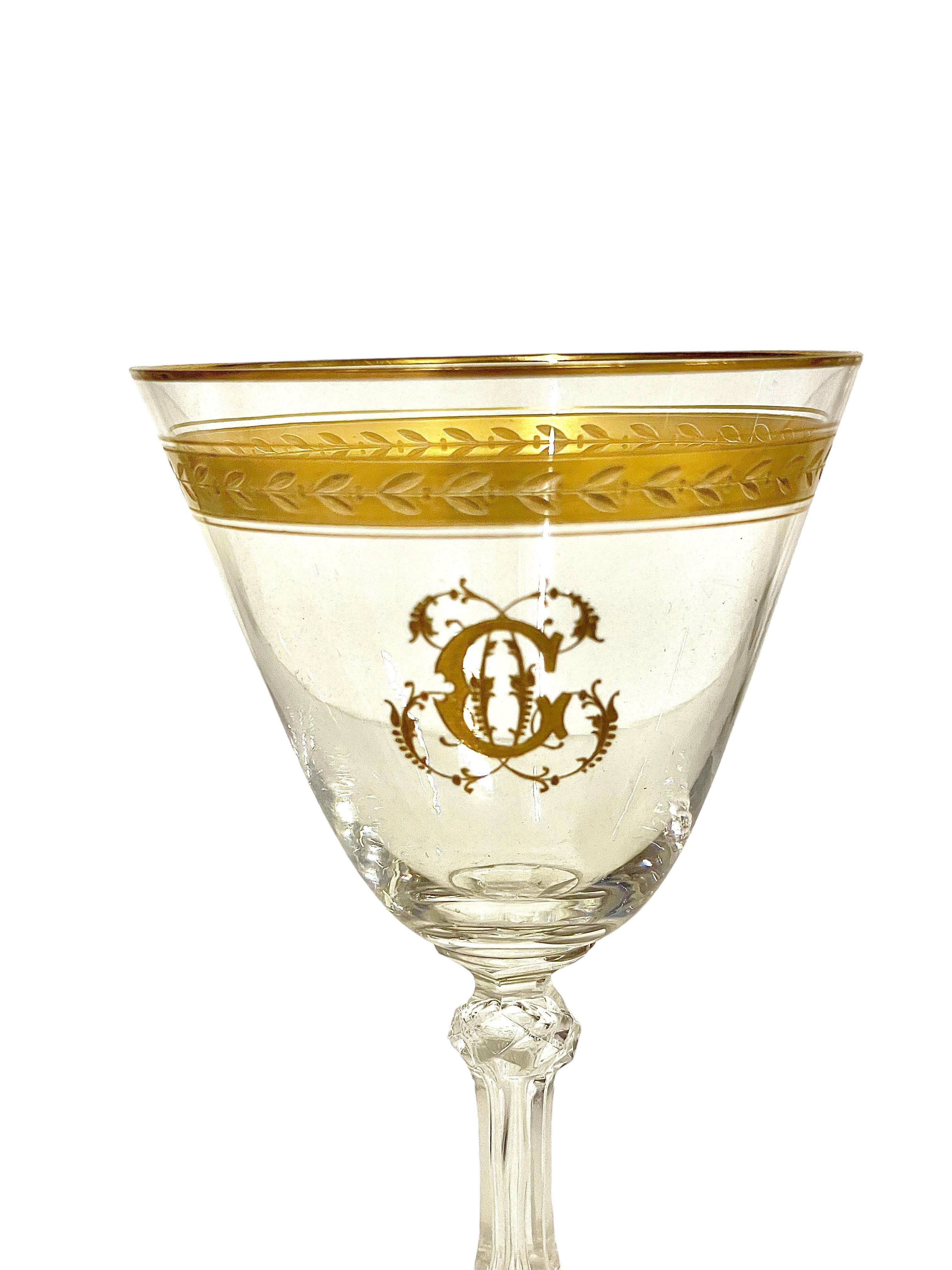 Siglo XIX Trece copas de cristal dorado estilo Saint Louis Dorado en venta