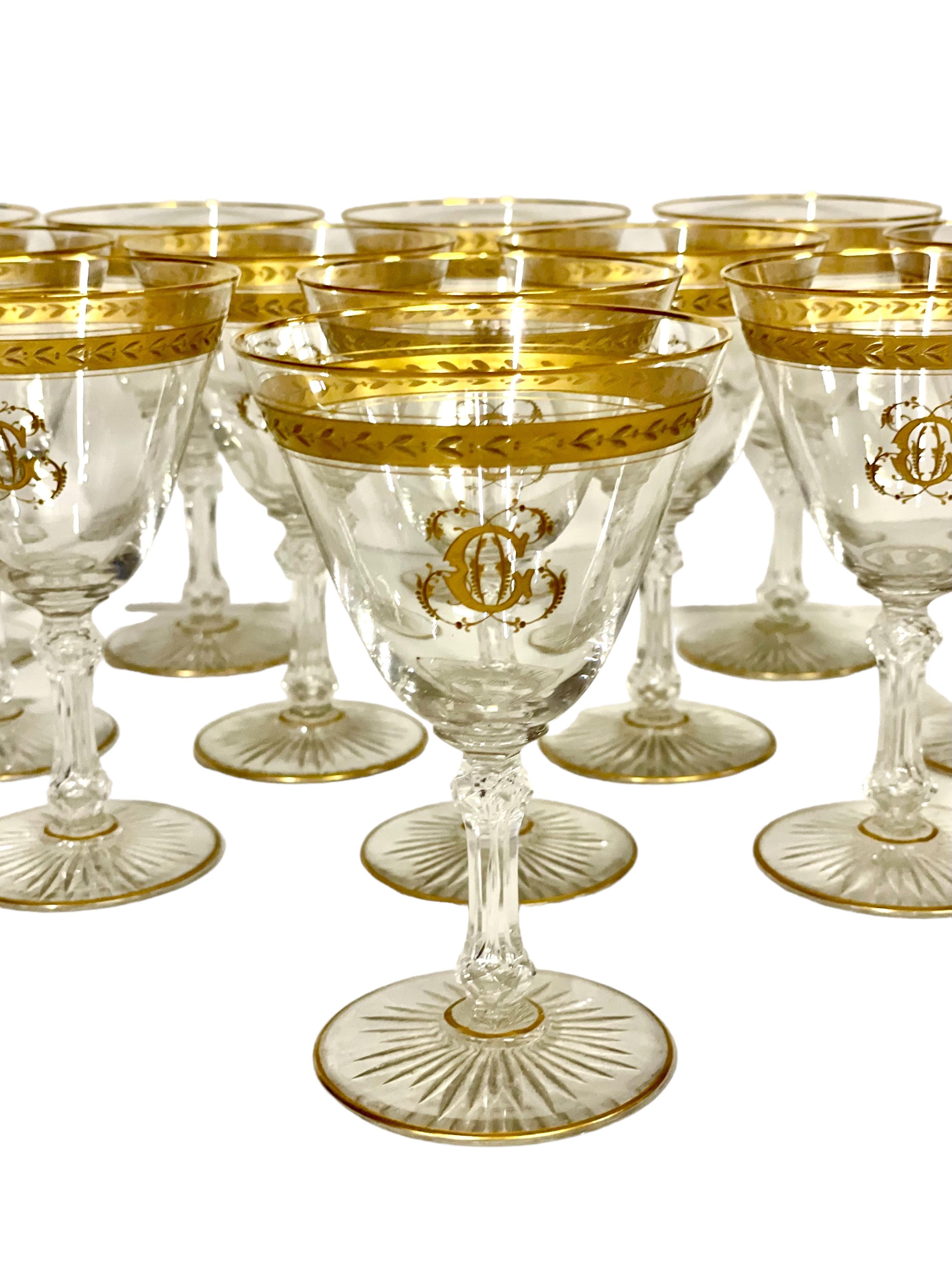Siglo XIX Trece copas de cristal dorado estilo Saint Louis en Bueno estado para la venta en LA CIOTAT, FR