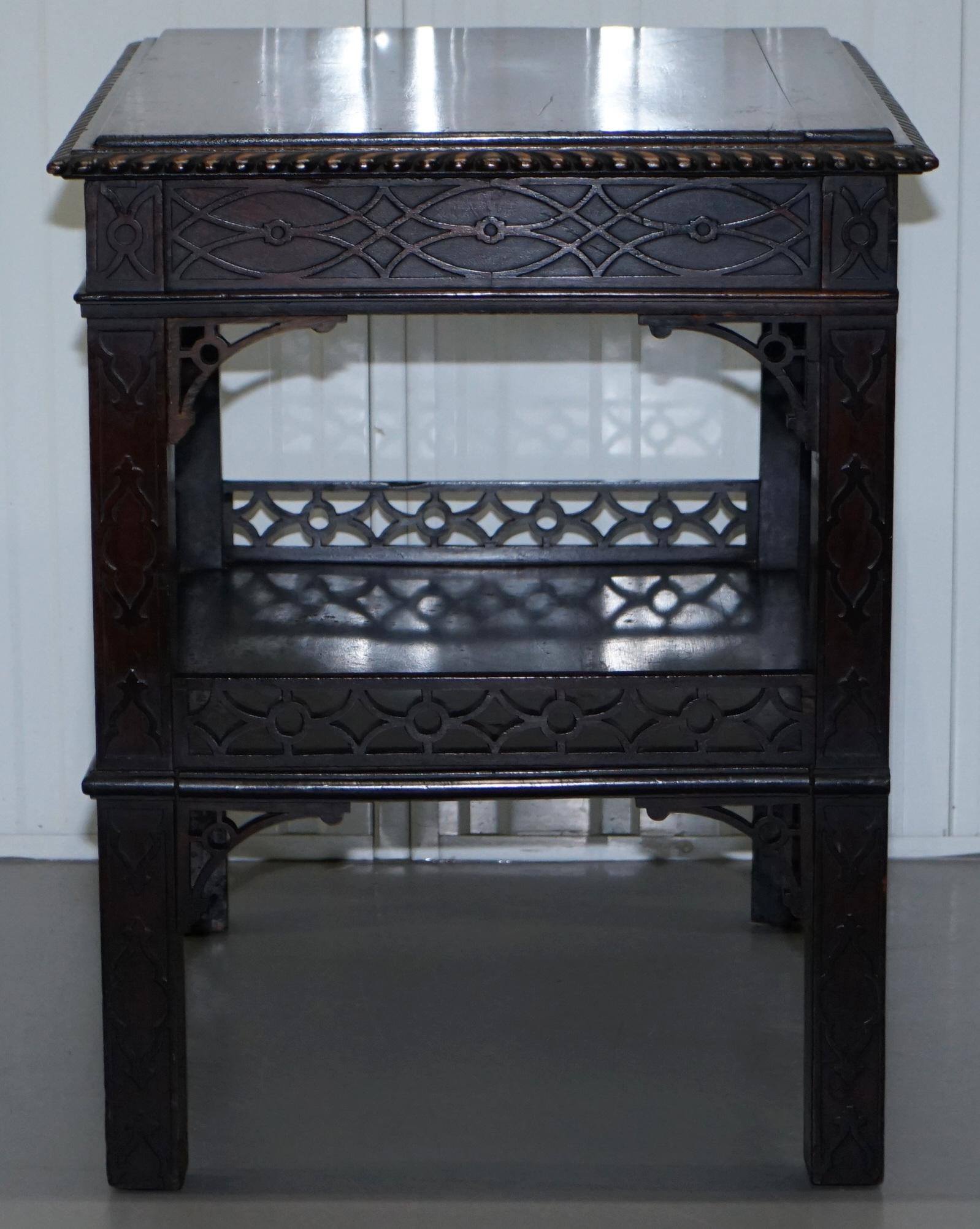 table d'appoint Thomas Chippendale du XIXe siècle:: sculptée et percée de frettes en vente 8