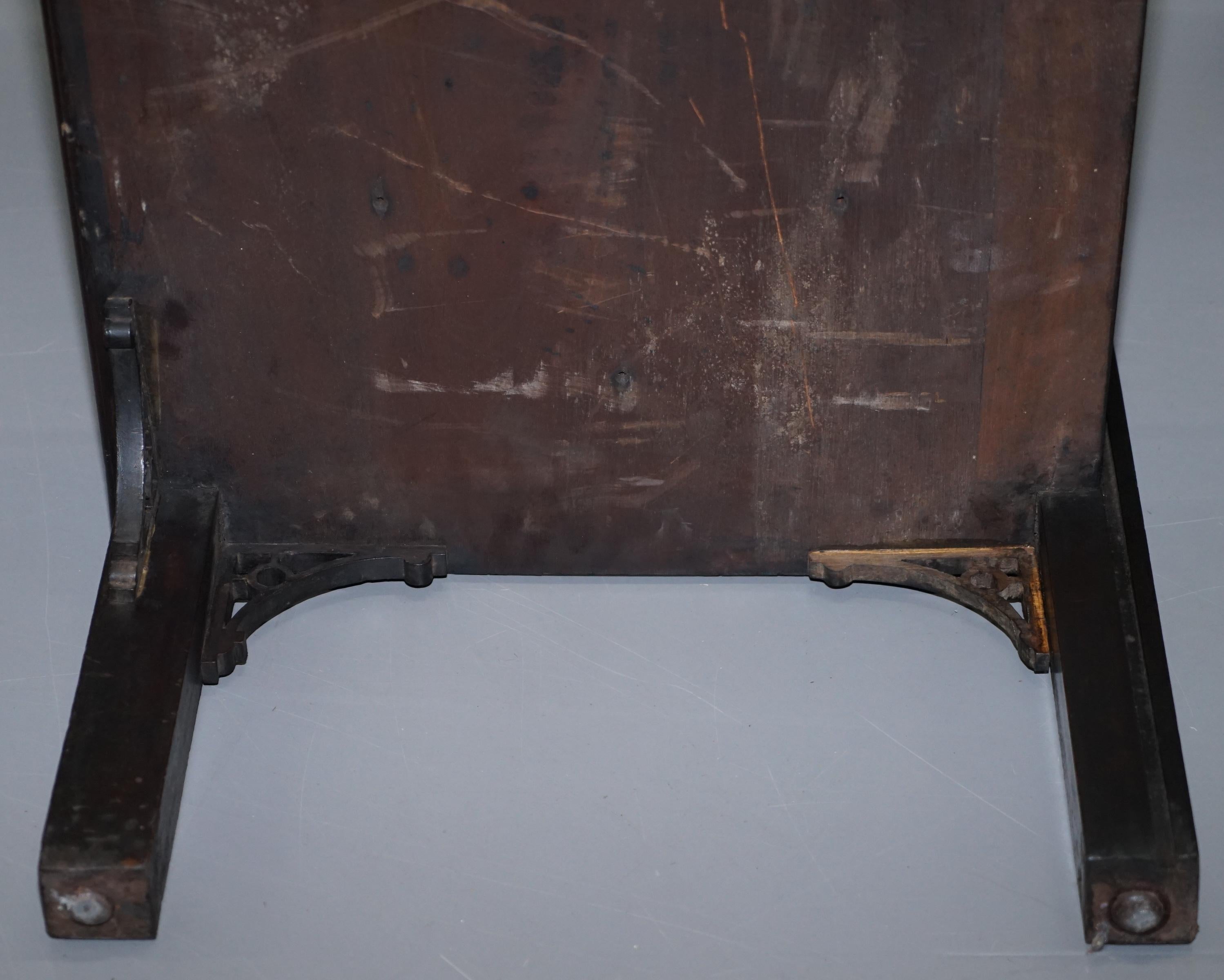 table d'appoint Thomas Chippendale du XIXe siècle:: sculptée et percée de frettes en vente 11