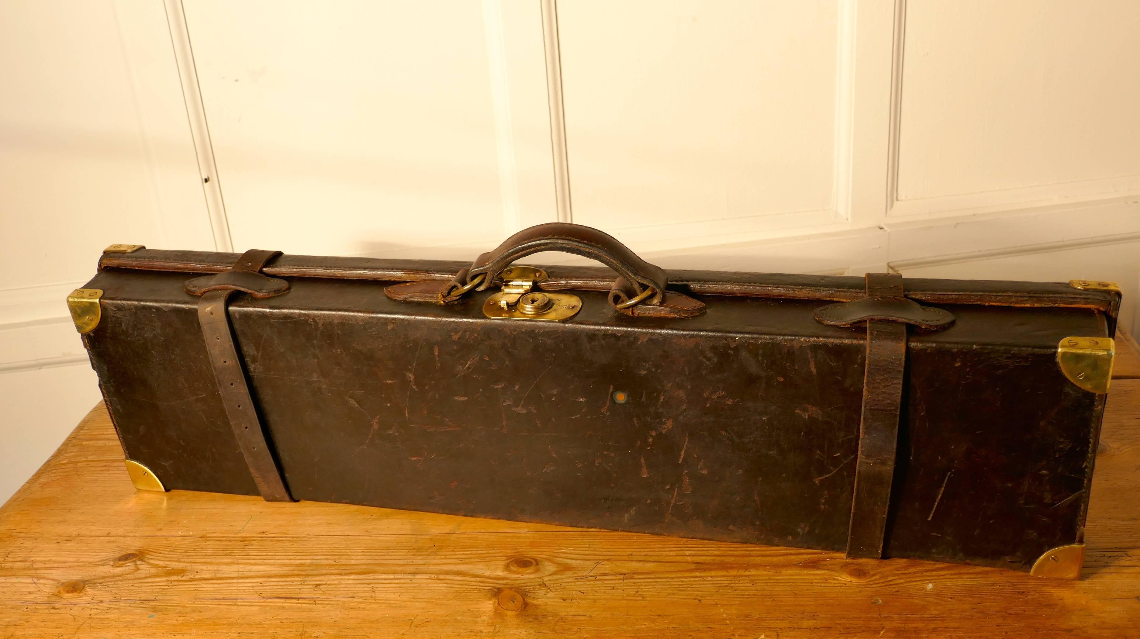 19th century Thomas Osborn leather shot gun case, with cleaning rods 

This is a very attractive item sporting memorabilia, the case is leather with brass fittings, the case is good quality with a brass lock, we do not have the key, the case is