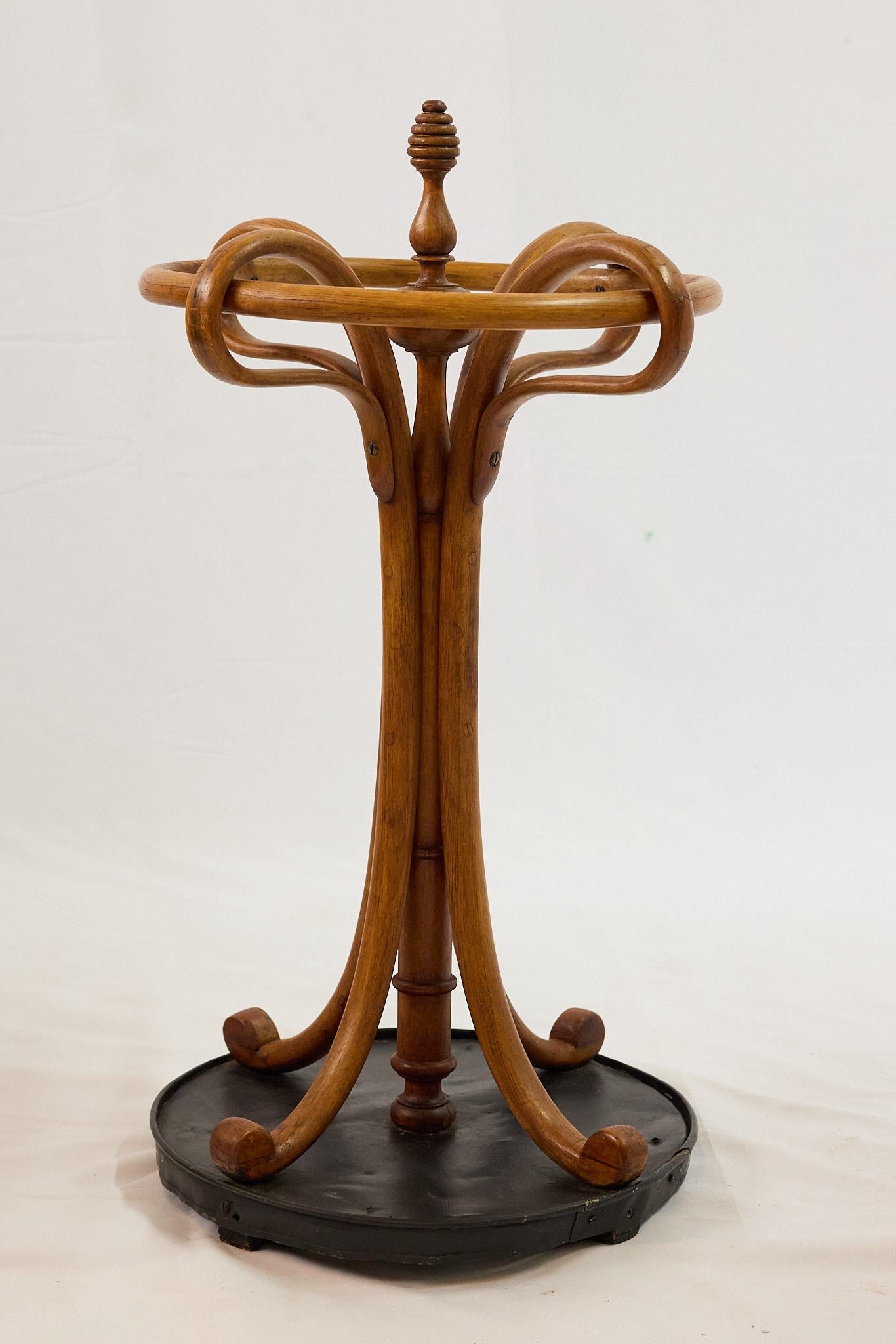 Portaombrelli in legno curvato Thonet del XIX secolo, Vienna in vendita 2