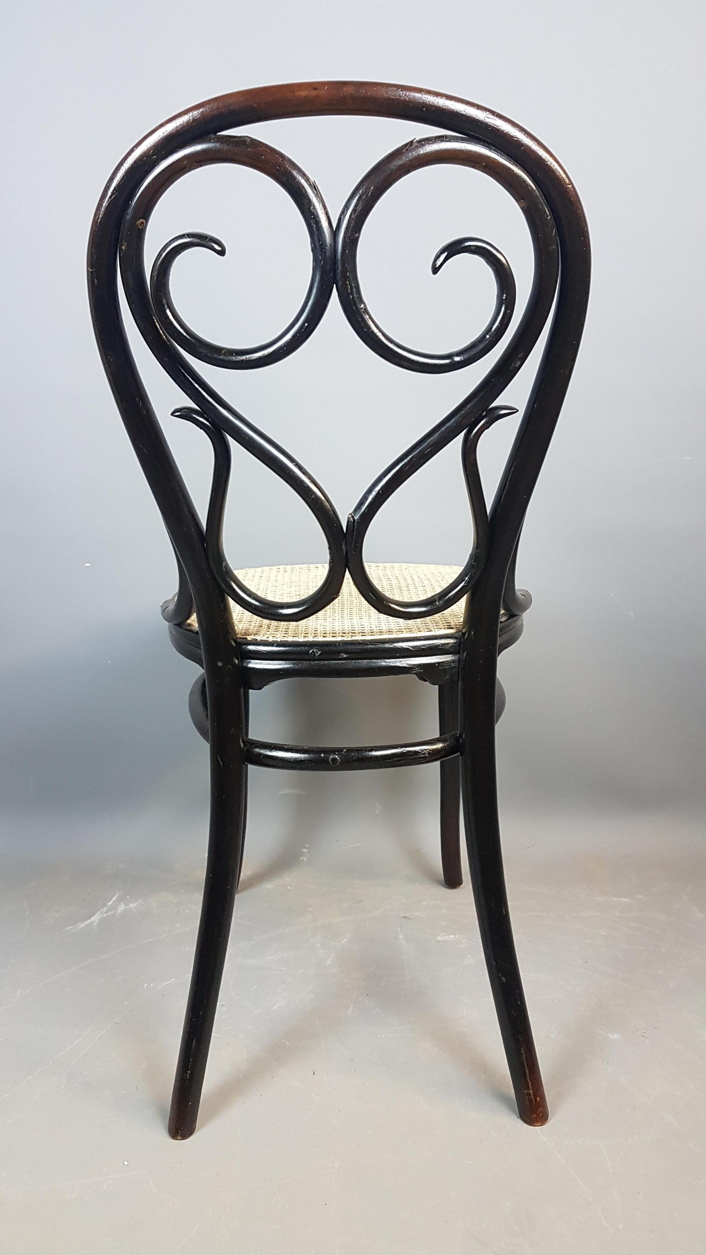 19th Century Thonet No.4 Austrian Bentwood Cafe Daum Chair In Distressed Condition For Sale In Bodicote, Oxfordshire