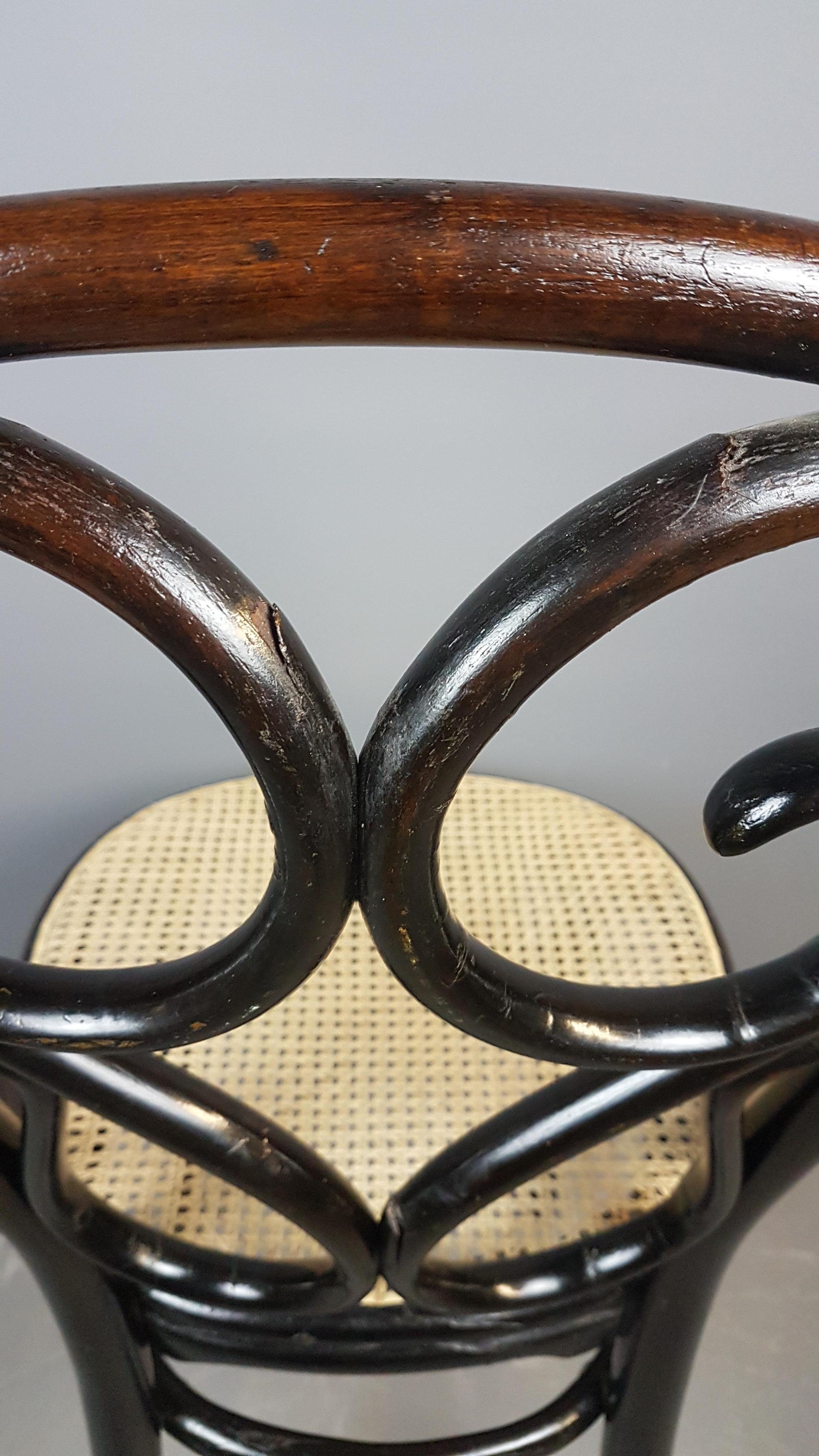 Mid-19th Century 19th Century Thonet No.4 Austrian Bentwood Cafe Daum Chair For Sale