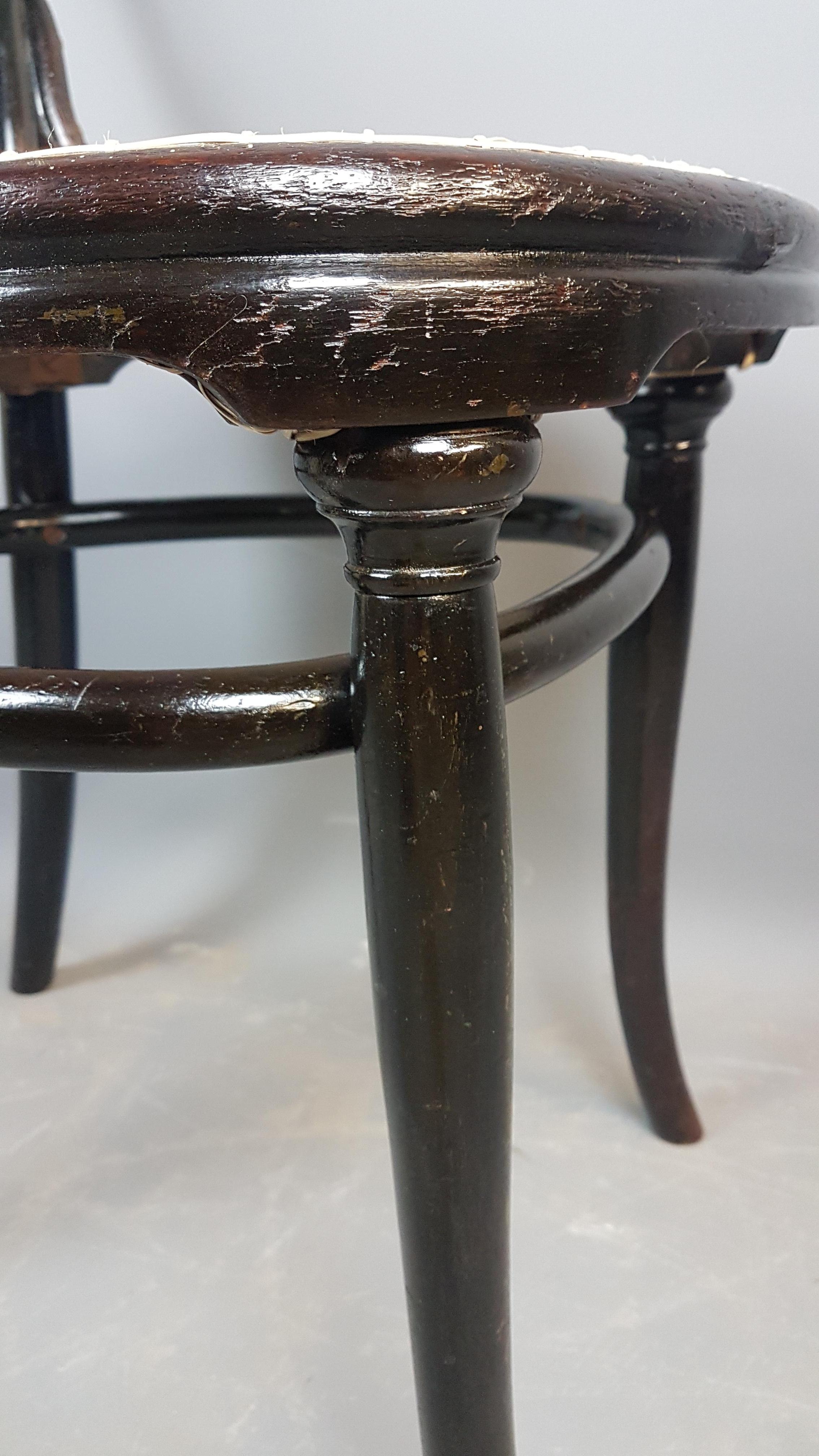 19th Century Thonet No.4 Austrian Bentwood Cafe Daum Chair For Sale 2