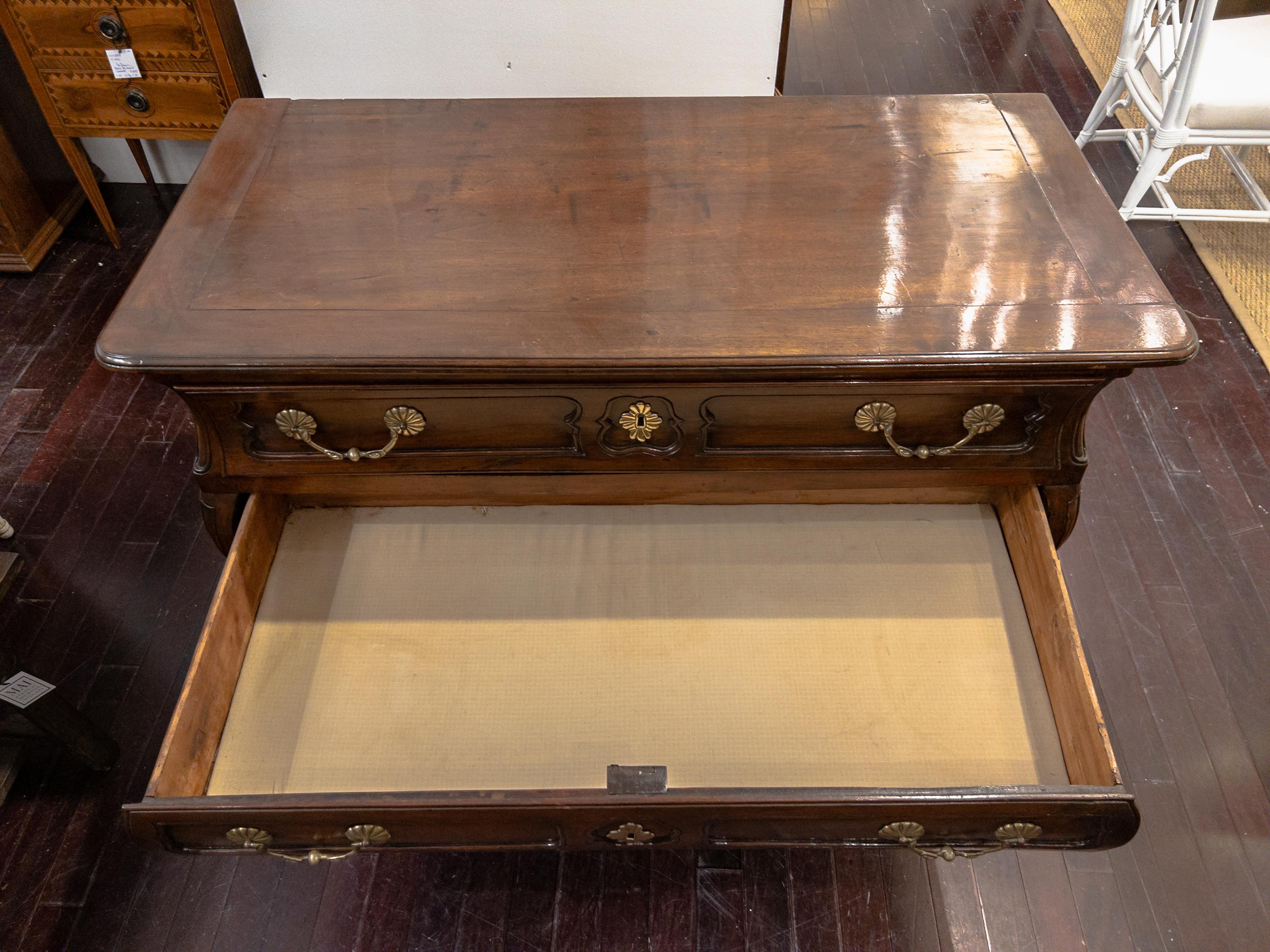 Laiton Commode provinciale à trois tiroirs du 19e siècle en vente