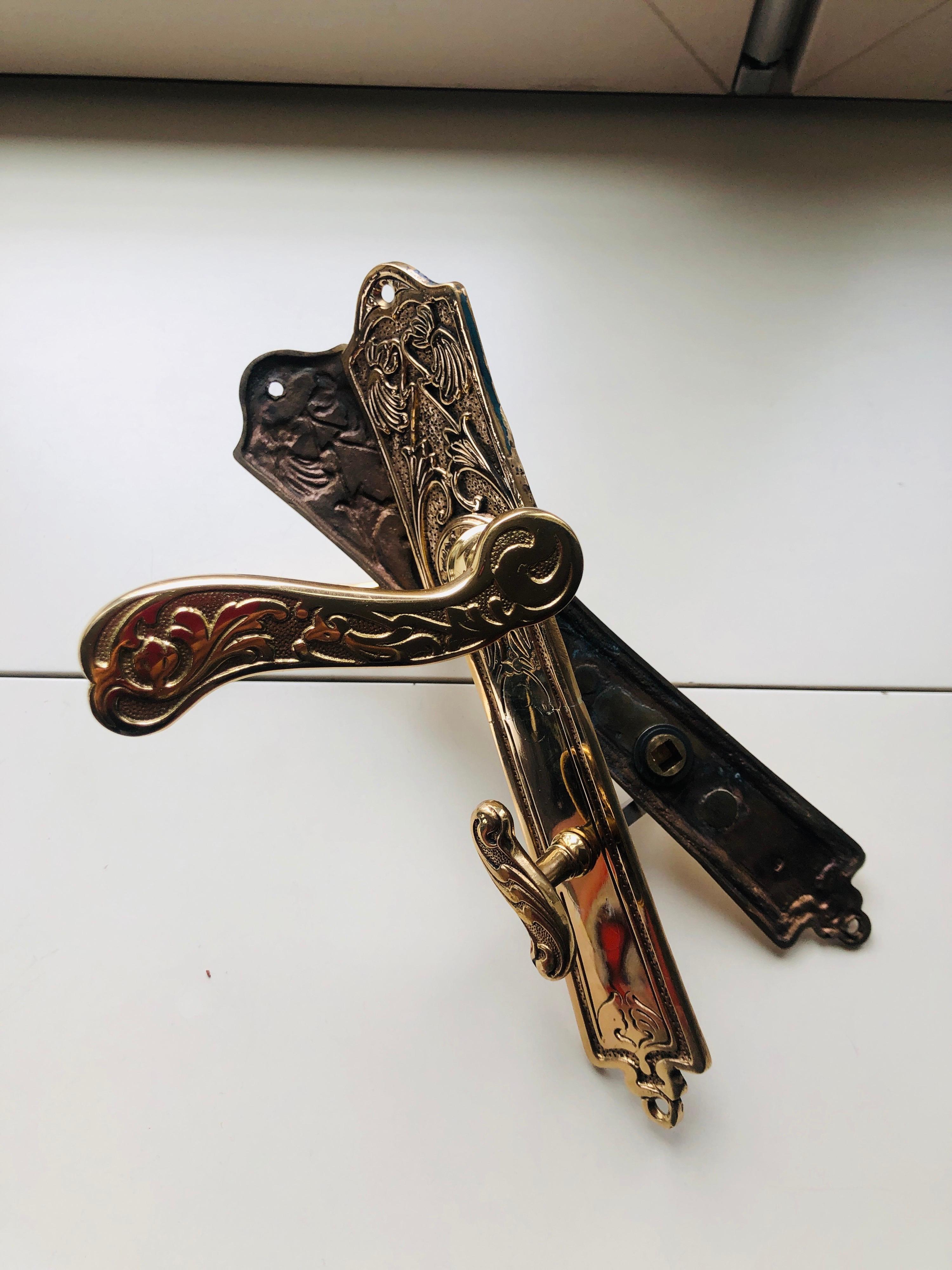 Three French brass door bathroom handles adapted to actual standards of use.
The restoration is visible only on the backside.
Very heavy and solid pieces.
France, circa 1860.