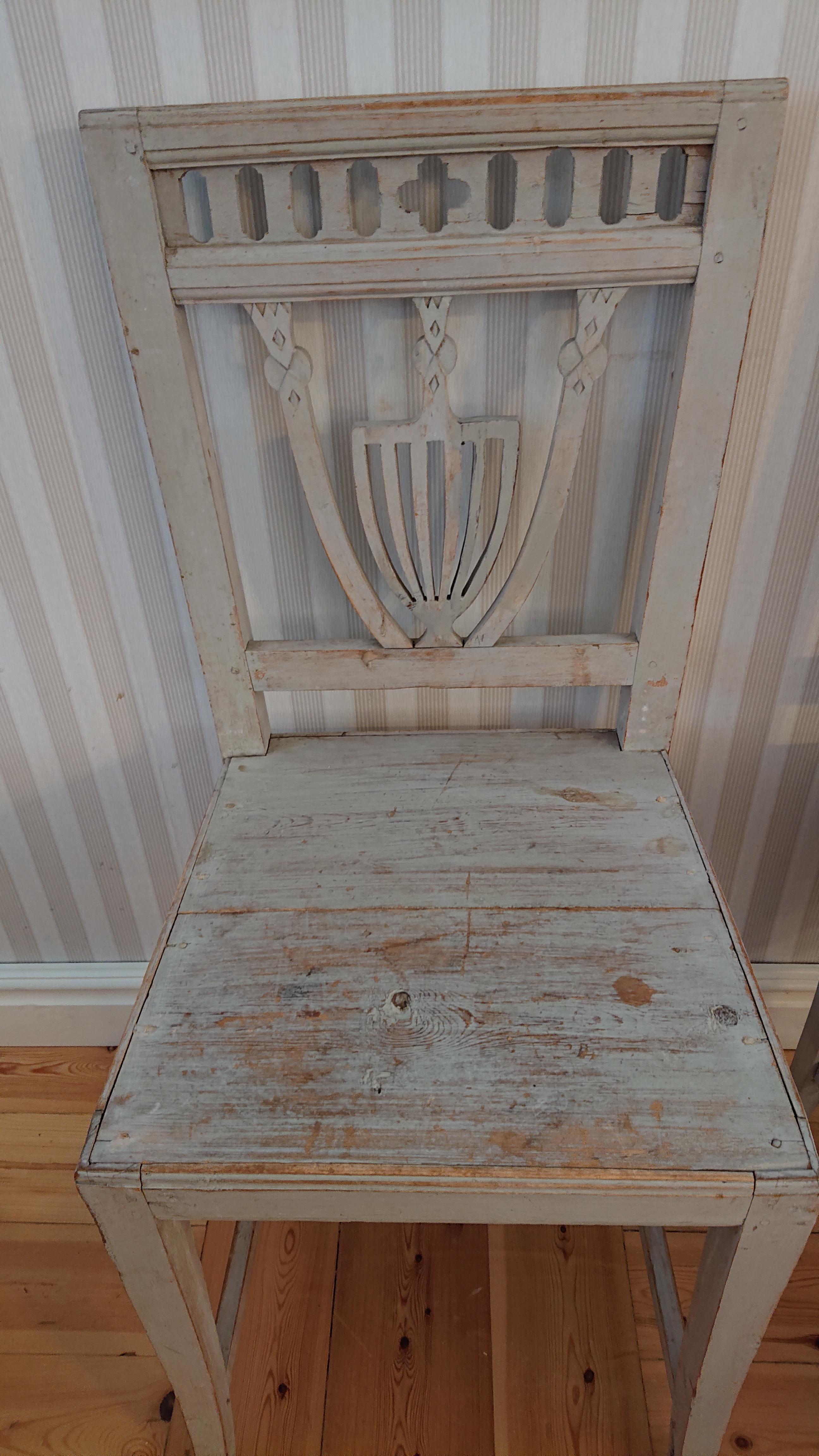 19th Century Three Swedish Gustavian Chairs with Untouched Originalpaint For Sale 7
