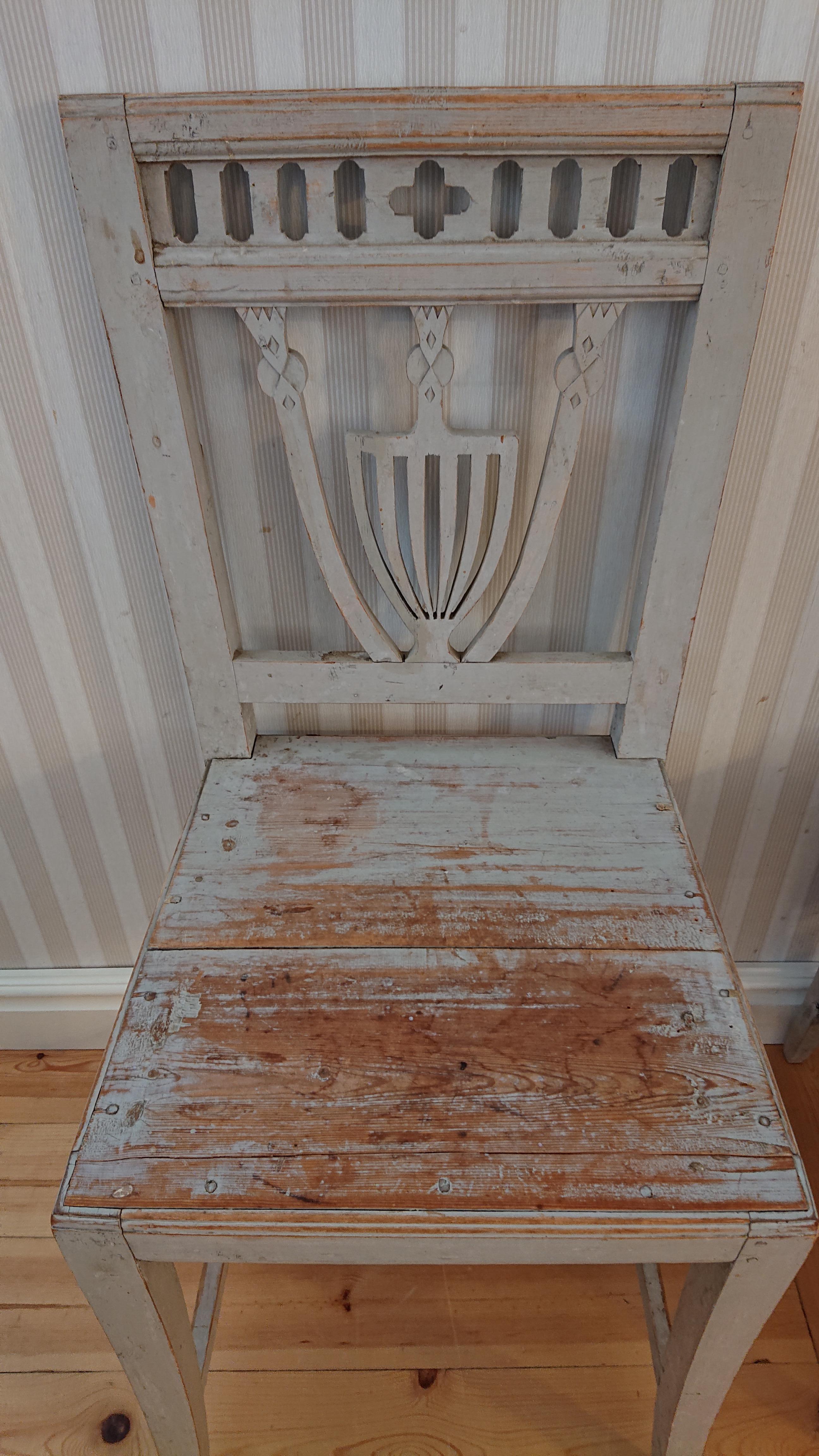 19th Century Three Swedish Gustavian Chairs with Untouched Originalpaint For Sale 8