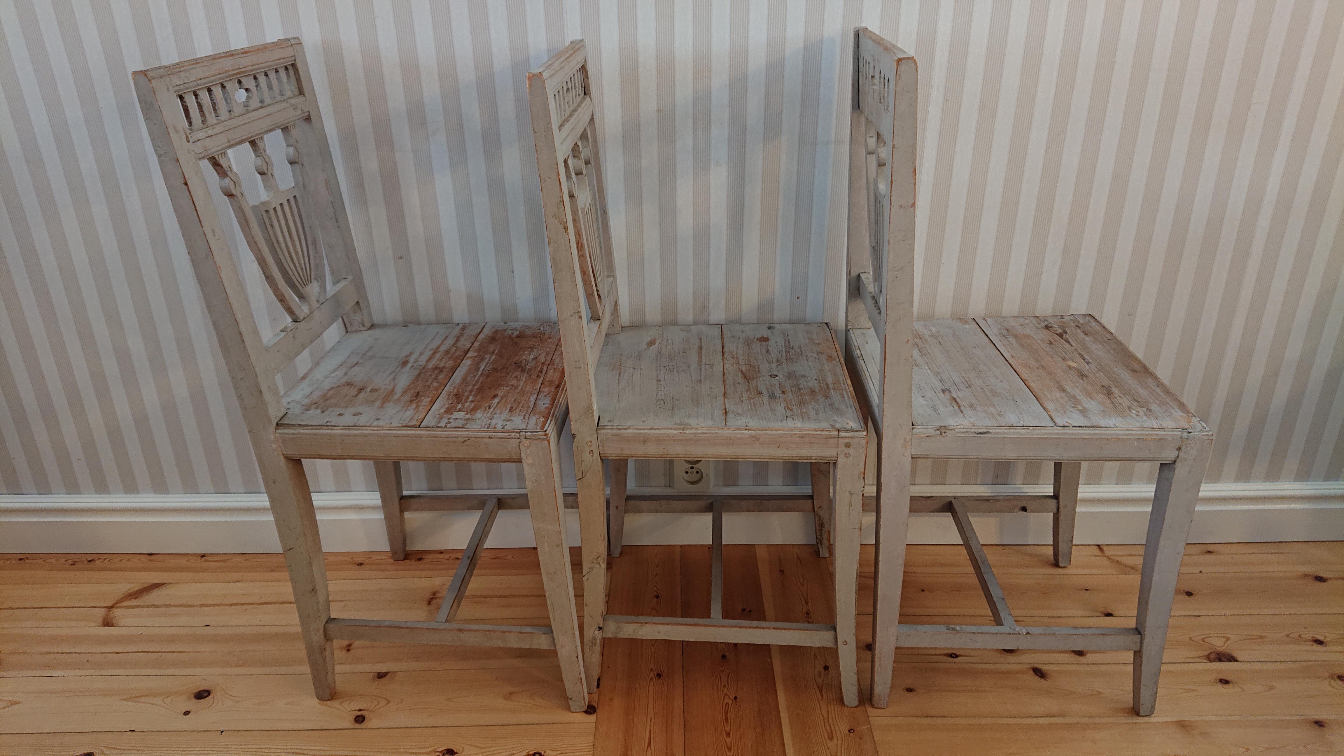 19th Century Three Swedish Gustavian Chairs with Untouched Originalpaint For Sale 3