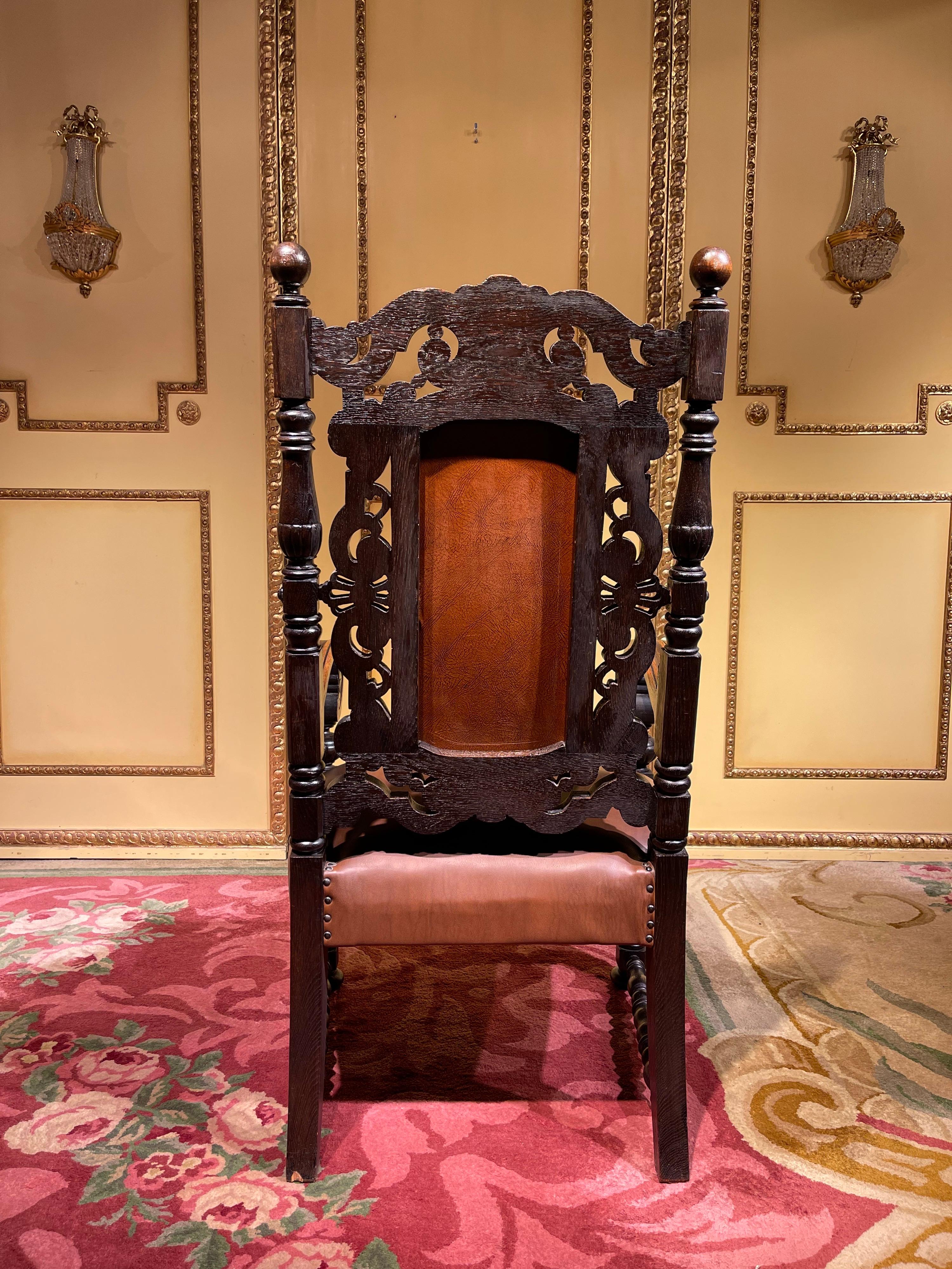 Chaise trône du 19ème siècle, Historicisme vers 1880, chêne en vente 5