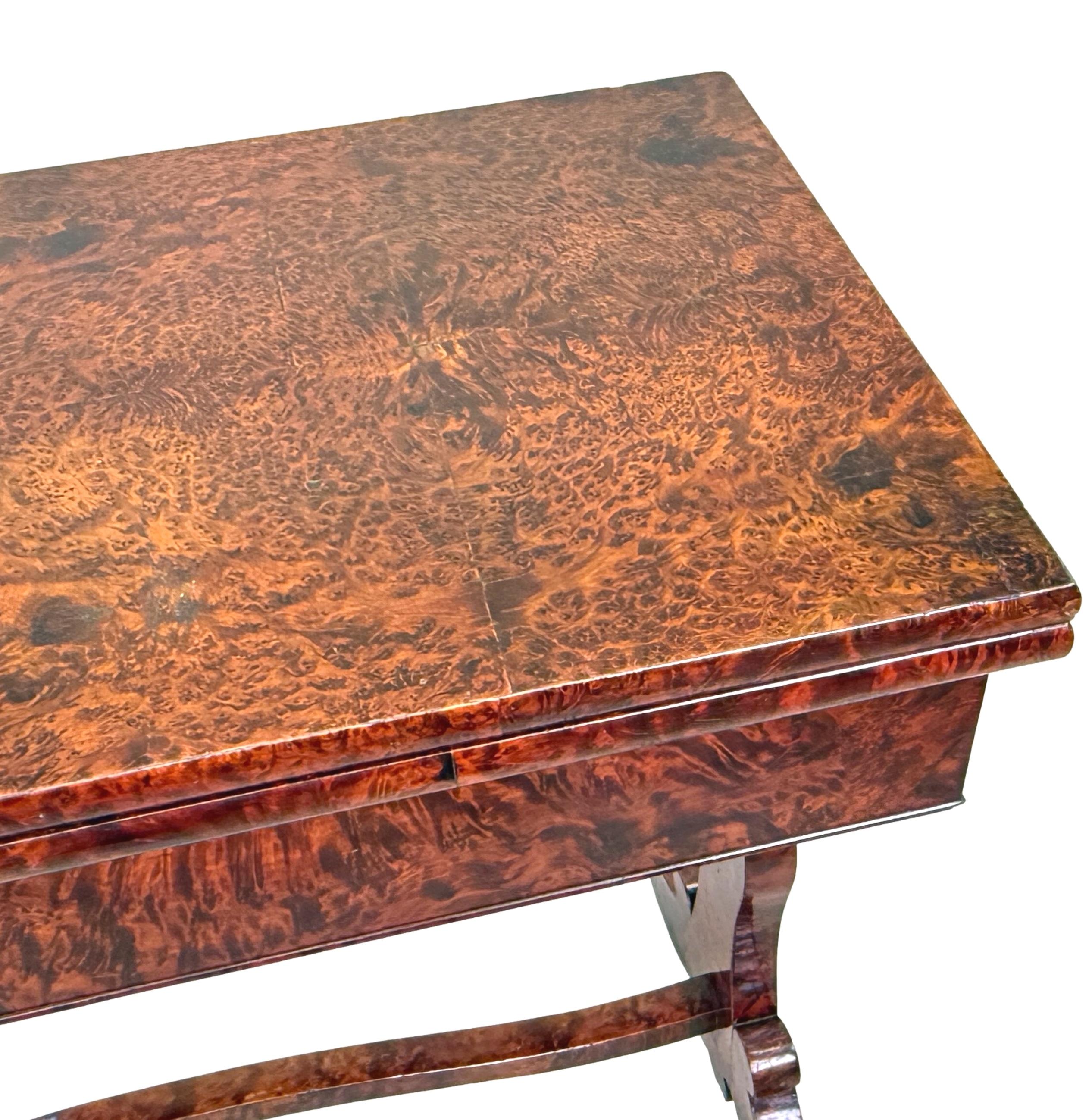 19. Jahrhundert Thuya Wood Kartenspieltisch im Angebot 1