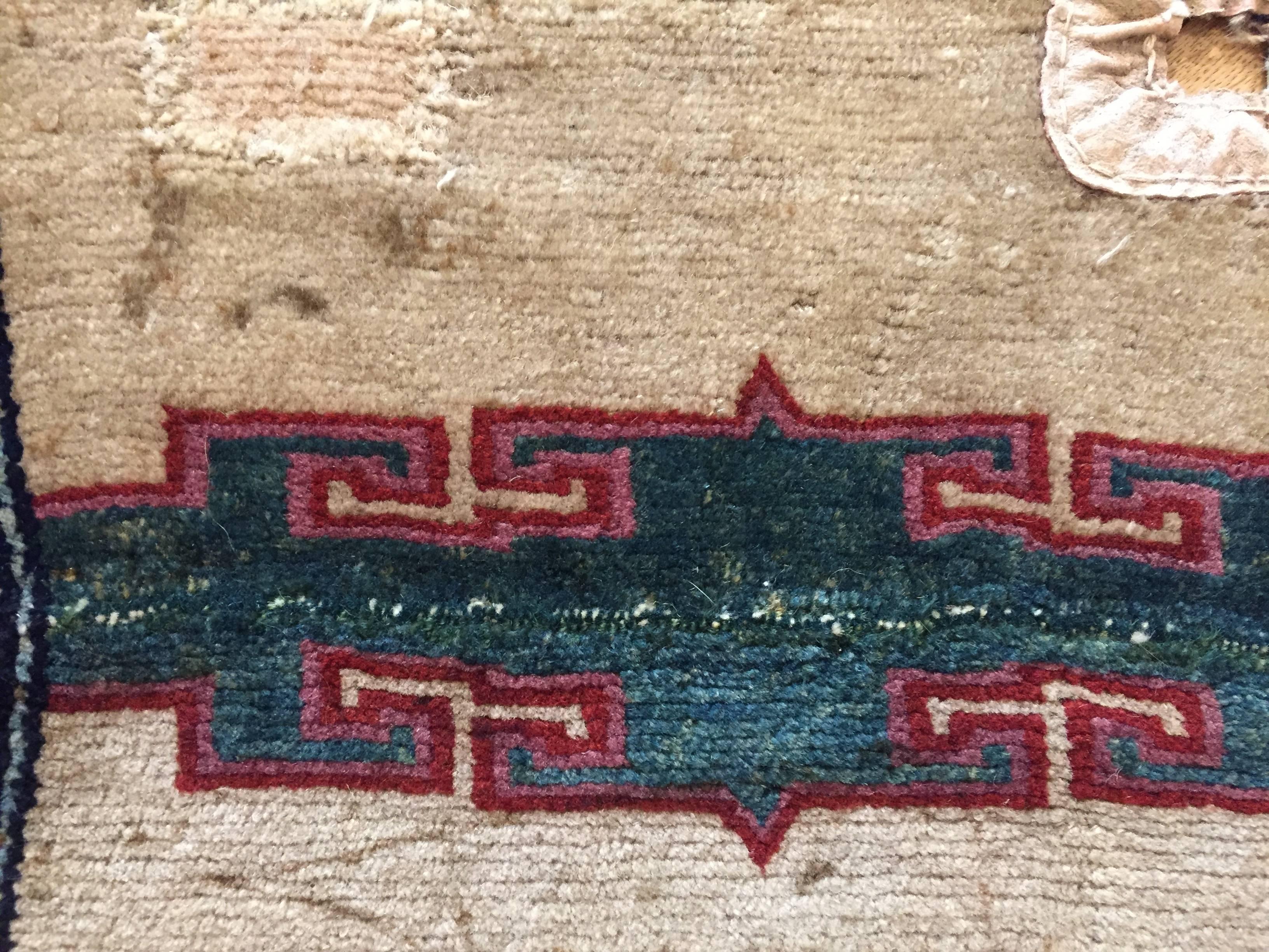 19th Century Tibet Saddle Rug Hand-Knotted Tang Song Decorations Blue White Wool In Good Condition For Sale In Firenze, IT