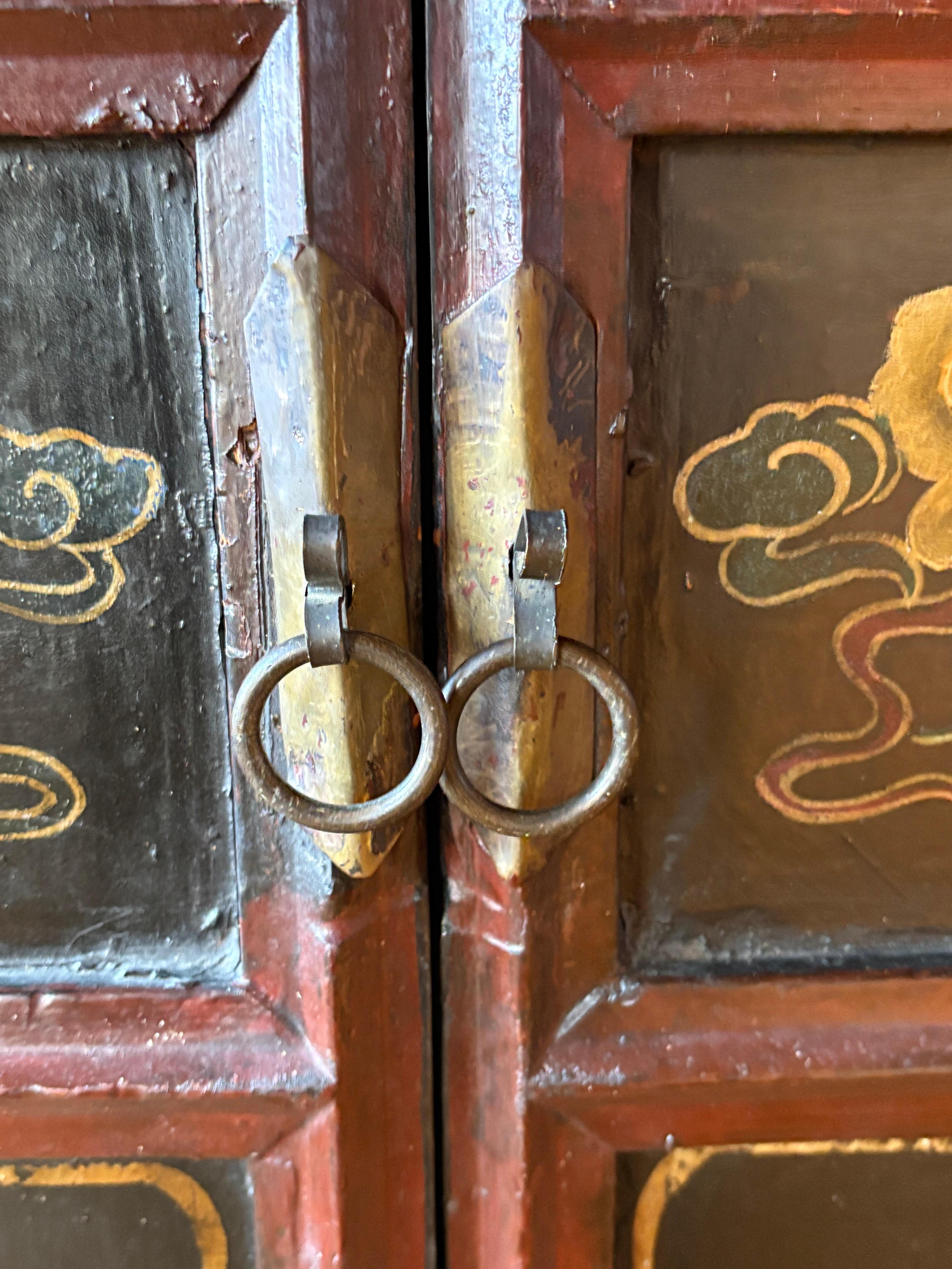 Meuble de monastère tibétain du 19ème siècle Bon état - En vente à New York, NY