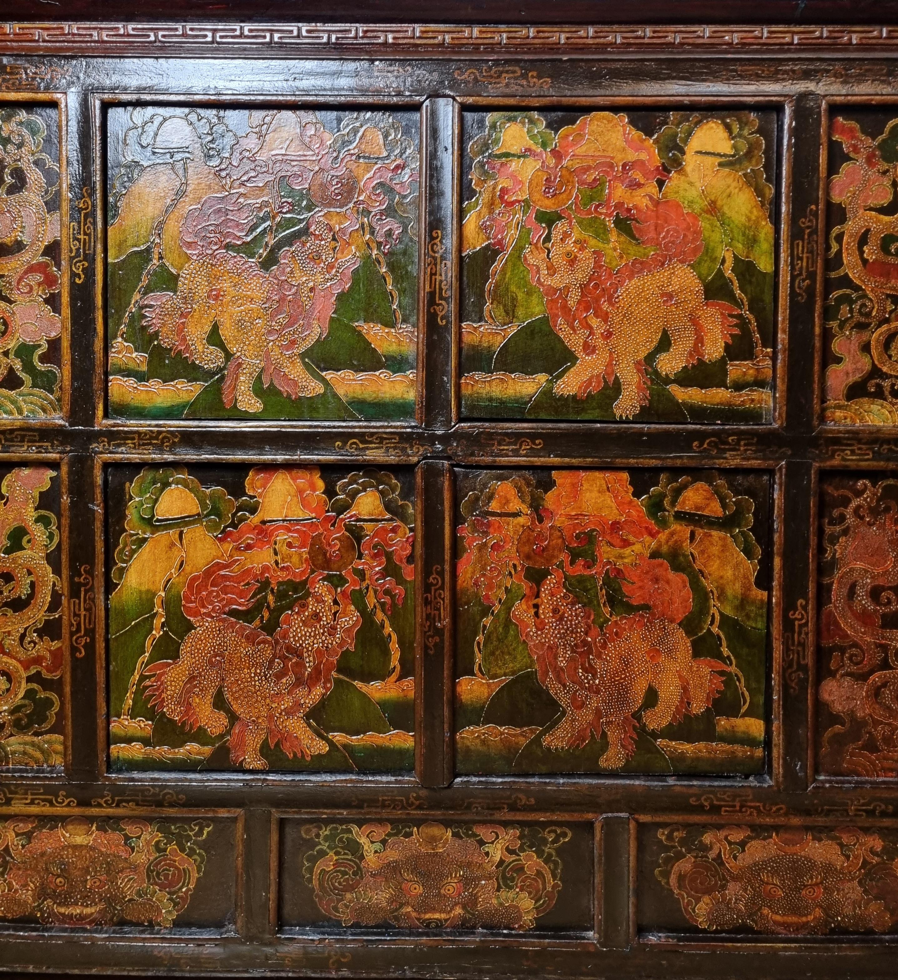 19th Century Tibetan Polychrome Painted Cabinet In Good Condition In Hoddesdon, GB