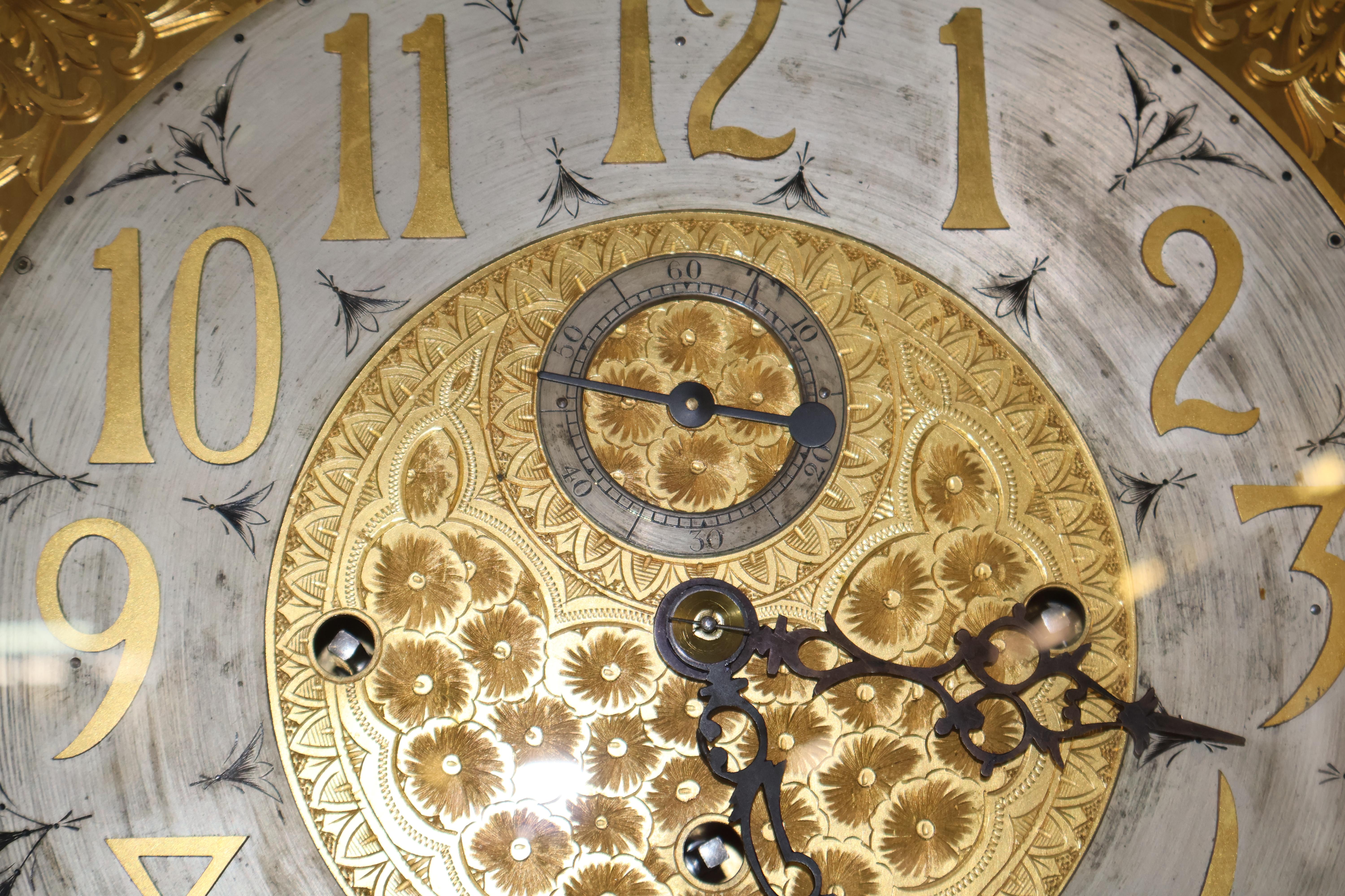 Horloge grand-père Tiffany & CO du 19e siècle en chêne à 5 gongs musicaux et à grande caisse en vente 13