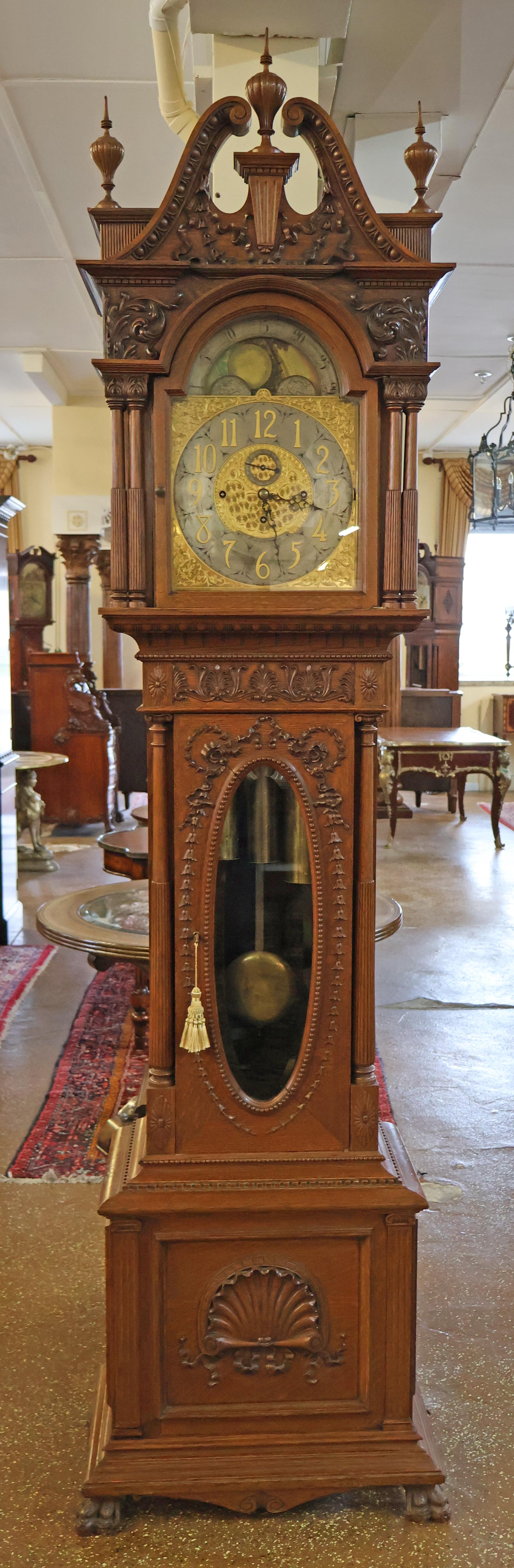 Fédéral Horloge grand-père Tiffany & CO du 19e siècle en chêne à 5 gongs musicaux et à grande caisse en vente