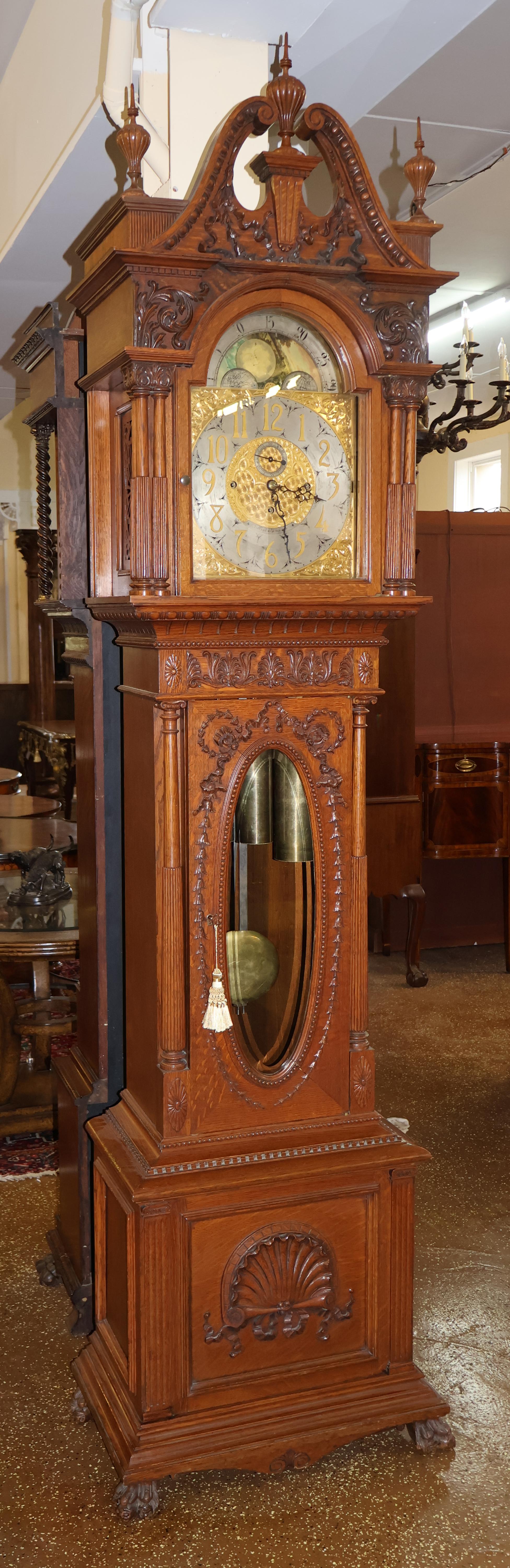 Américain Horloge grand-père Tiffany & CO du 19e siècle en chêne à 5 gongs musicaux et à grande caisse en vente
