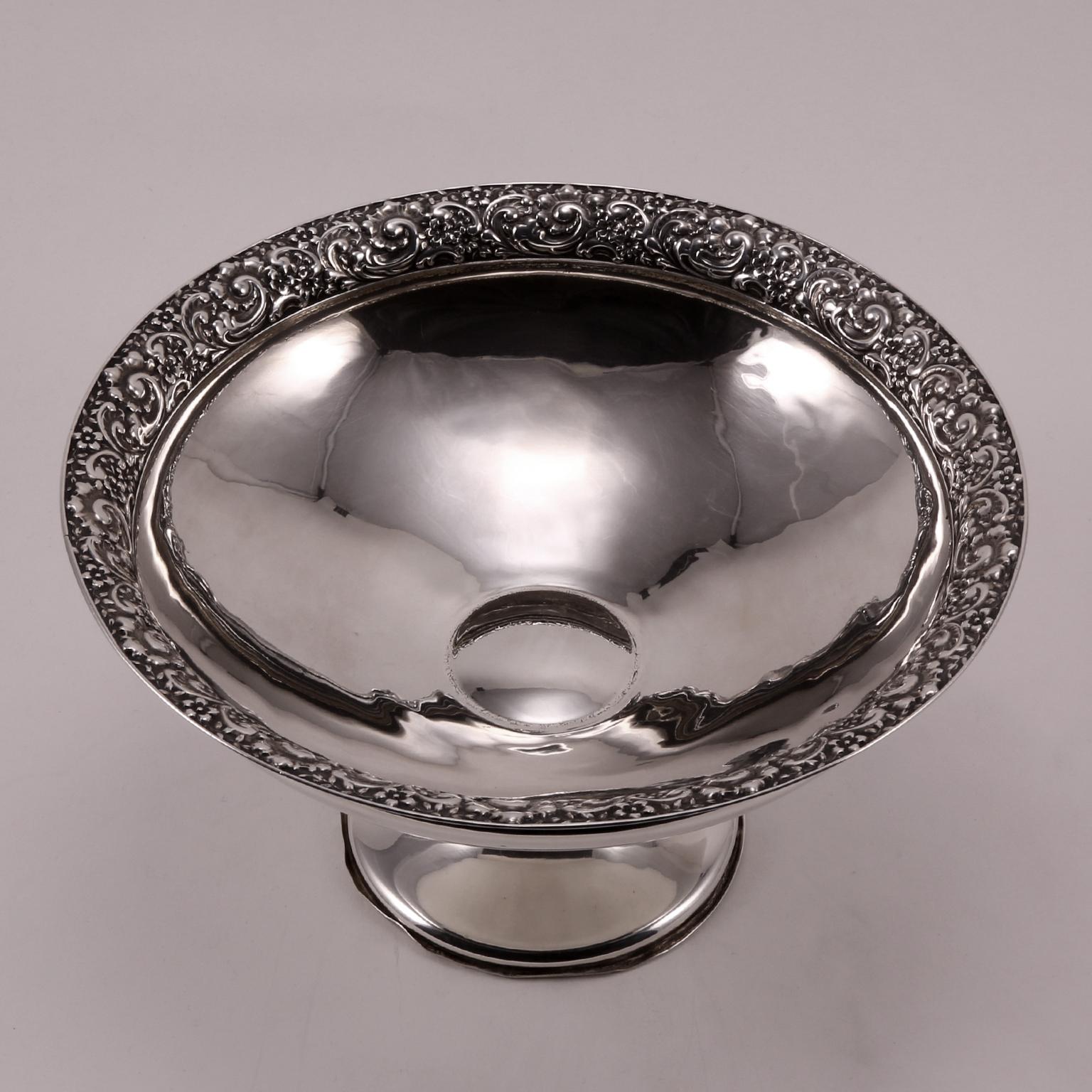 19th Century Tiffany Handcrafted Sterling Silver Flowers Centerpiece In Good Condition For Sale In Florence, IT