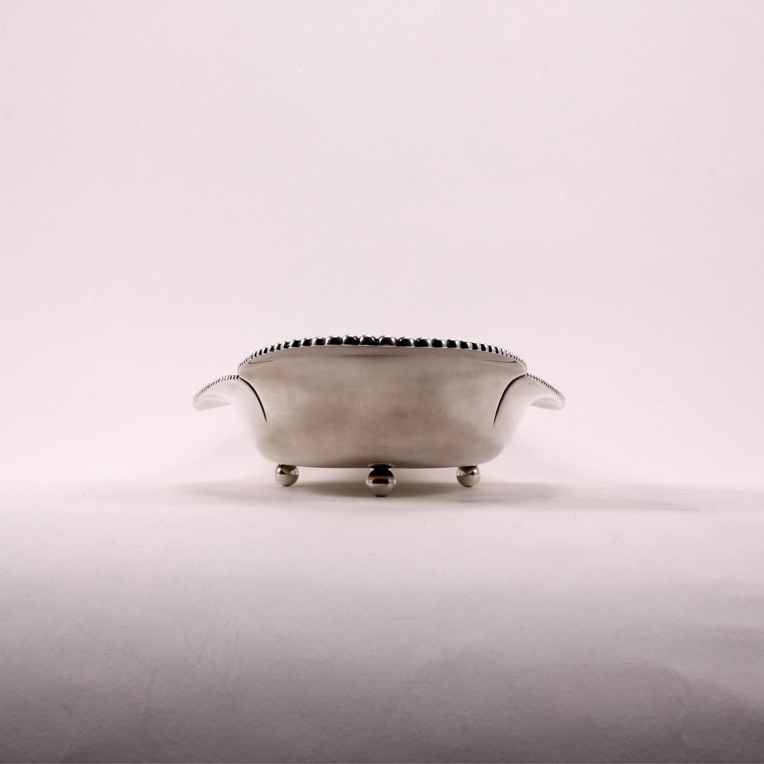 Late 19th Century 19th Century Tiffany Handcrafted Sterling Silver Oval Bowl For Sale