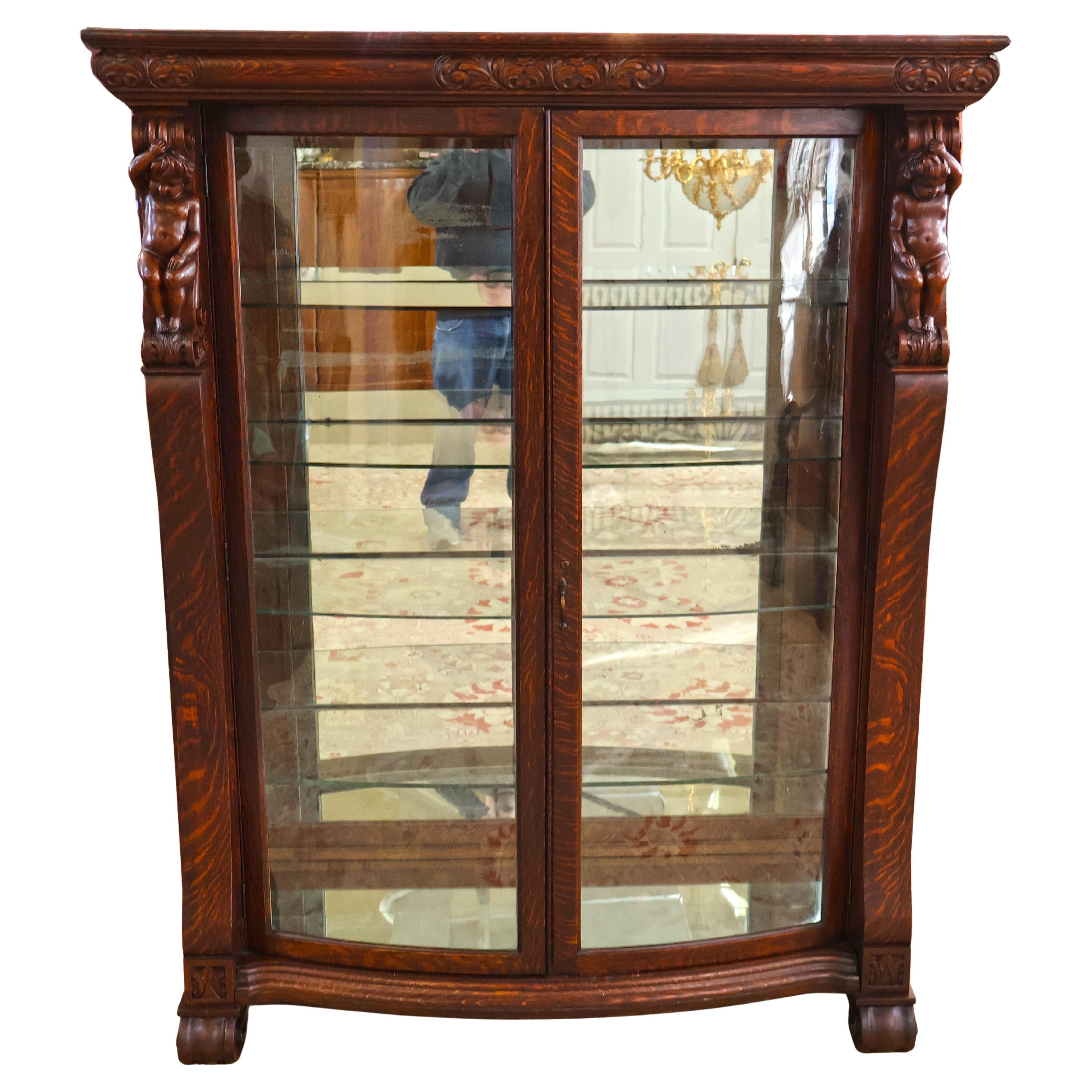 Vitrine de Chine en chêne tigré du 19ème siècle, sculptée et figurative Attr RJ Horner