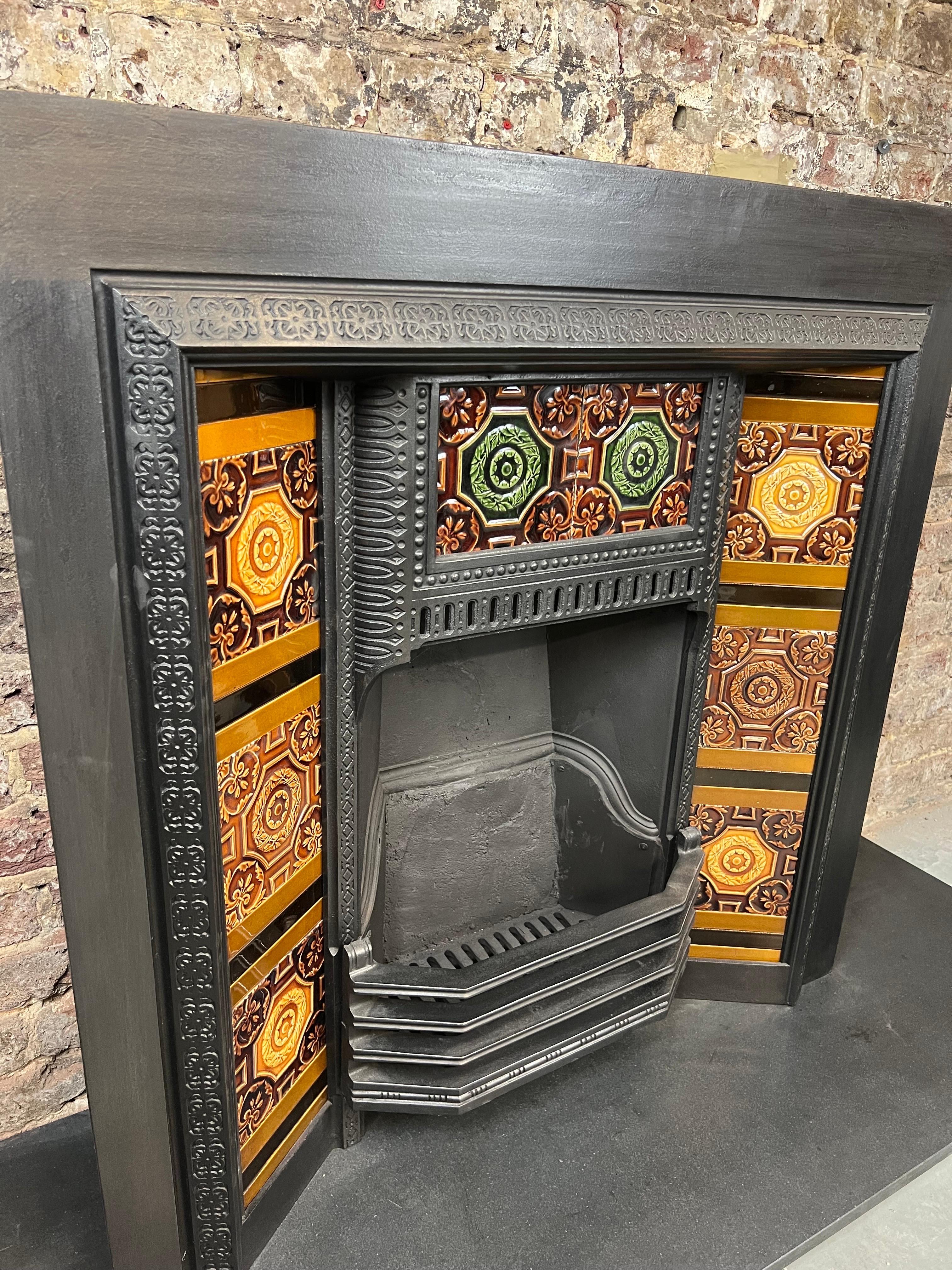 19th Century Tiled Cast-iron Fireplace Insert For Sale 3